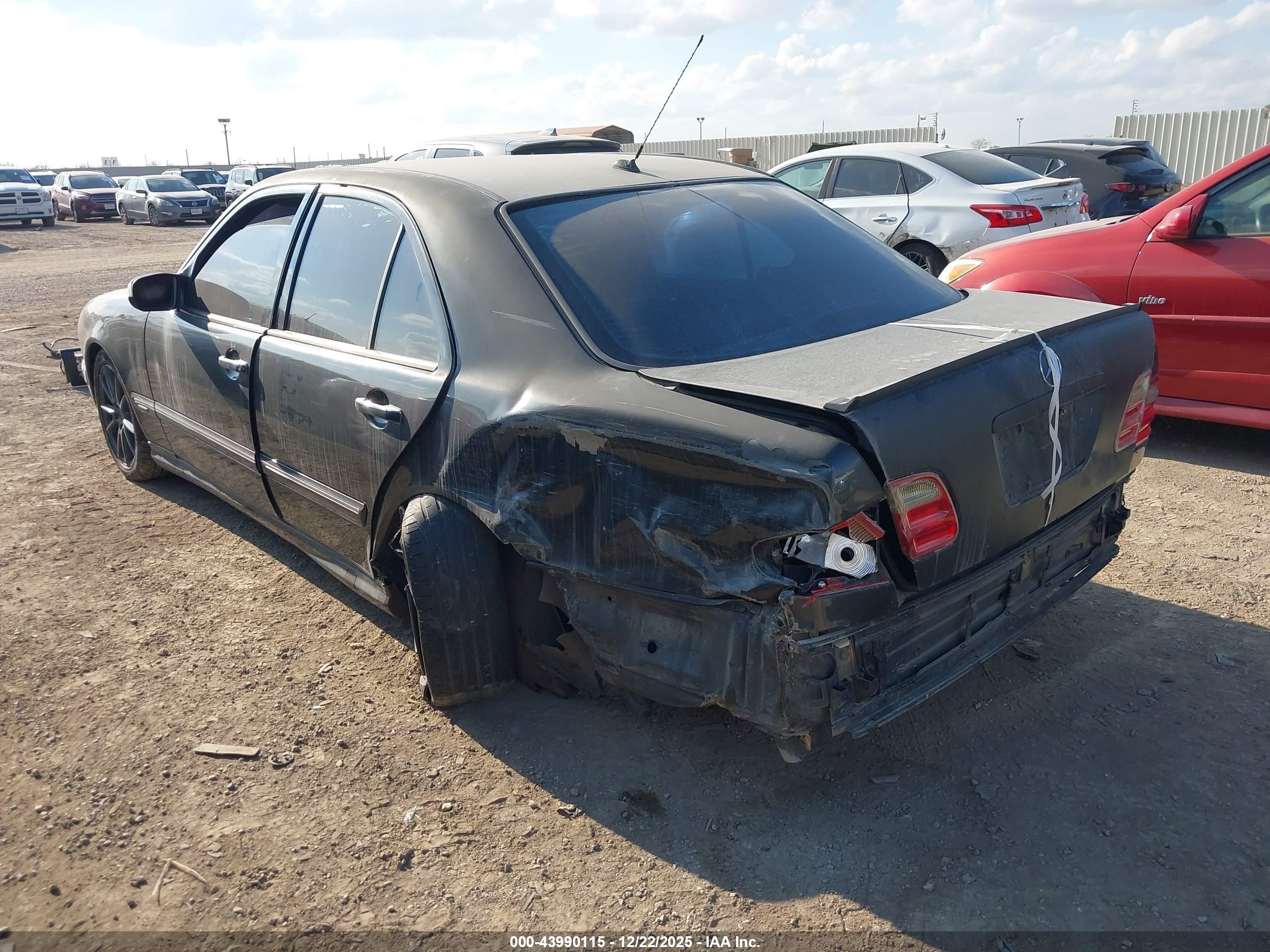 MERCEDES-BENZ E image 3