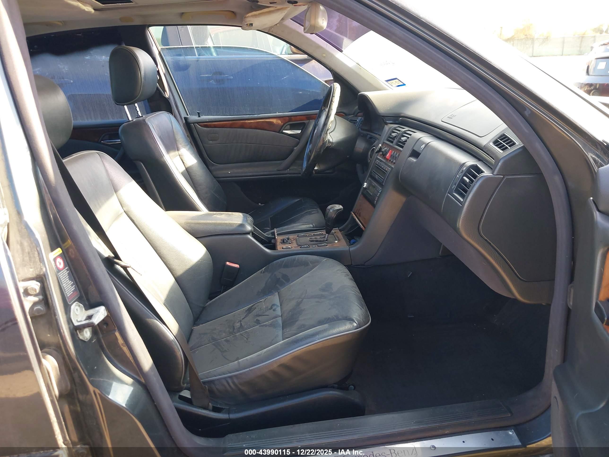 MERCEDES-BENZ E image 5