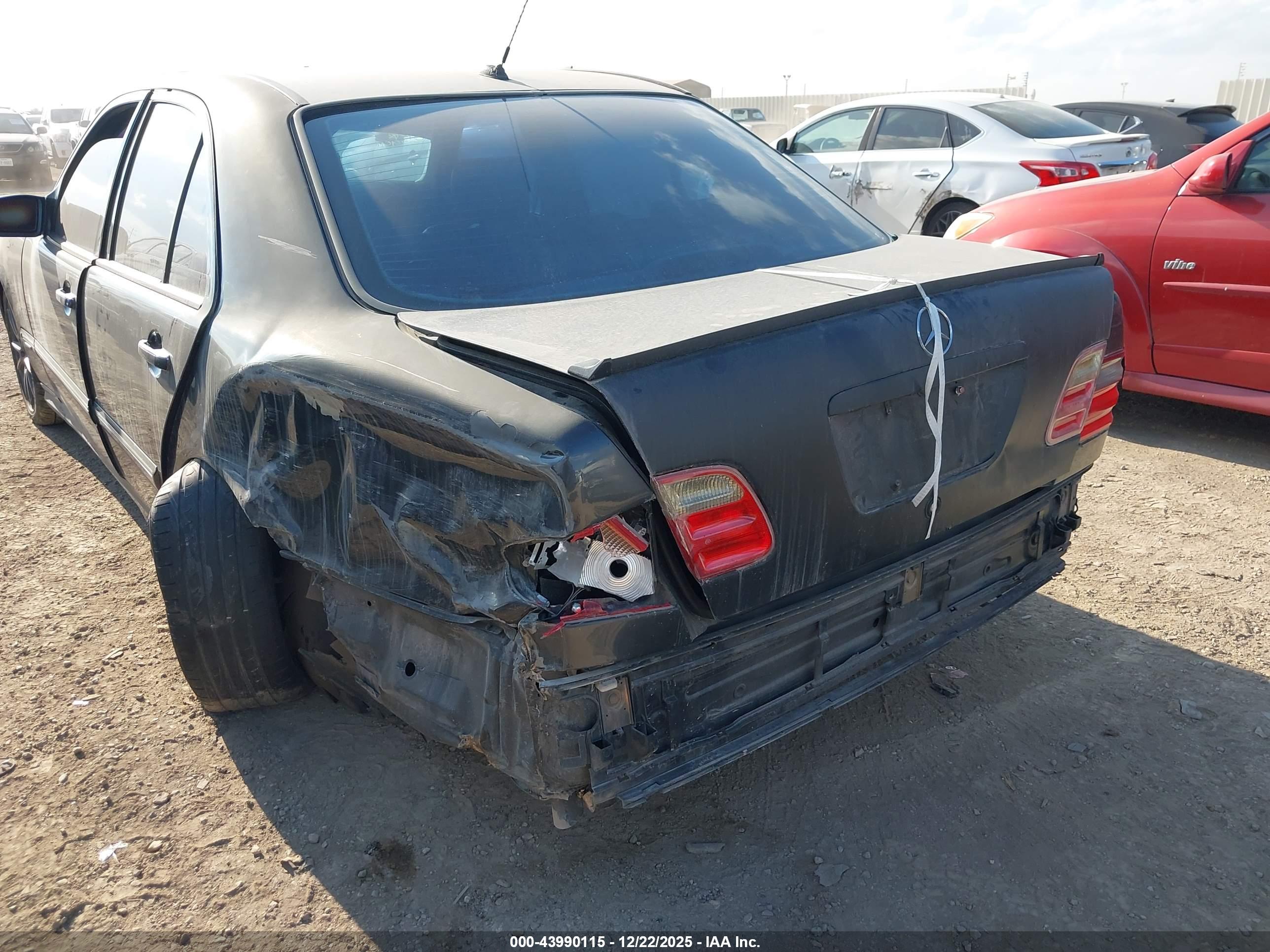 MERCEDES-BENZ E image 6