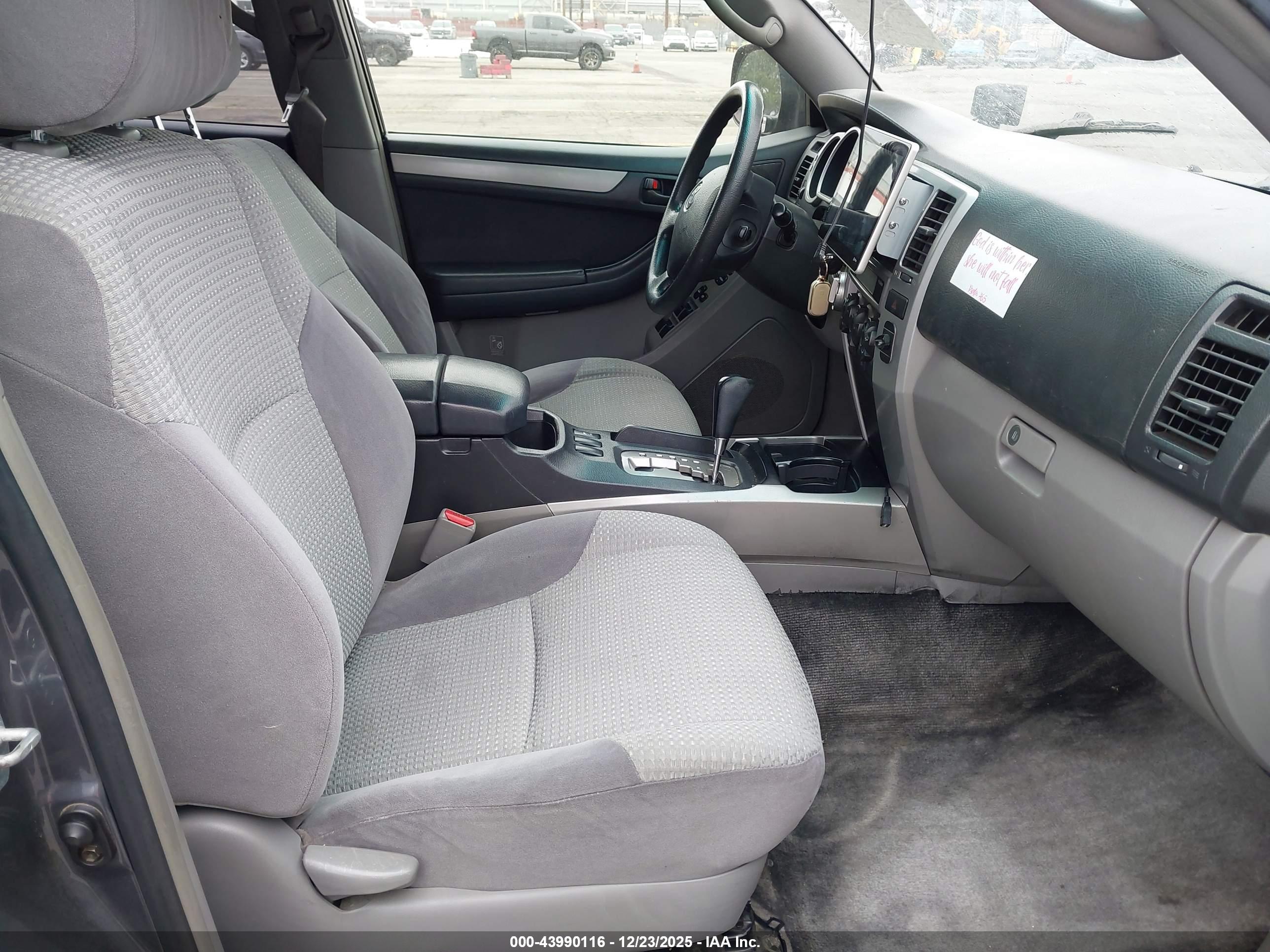 TOYOTA 4RUNNER image 5