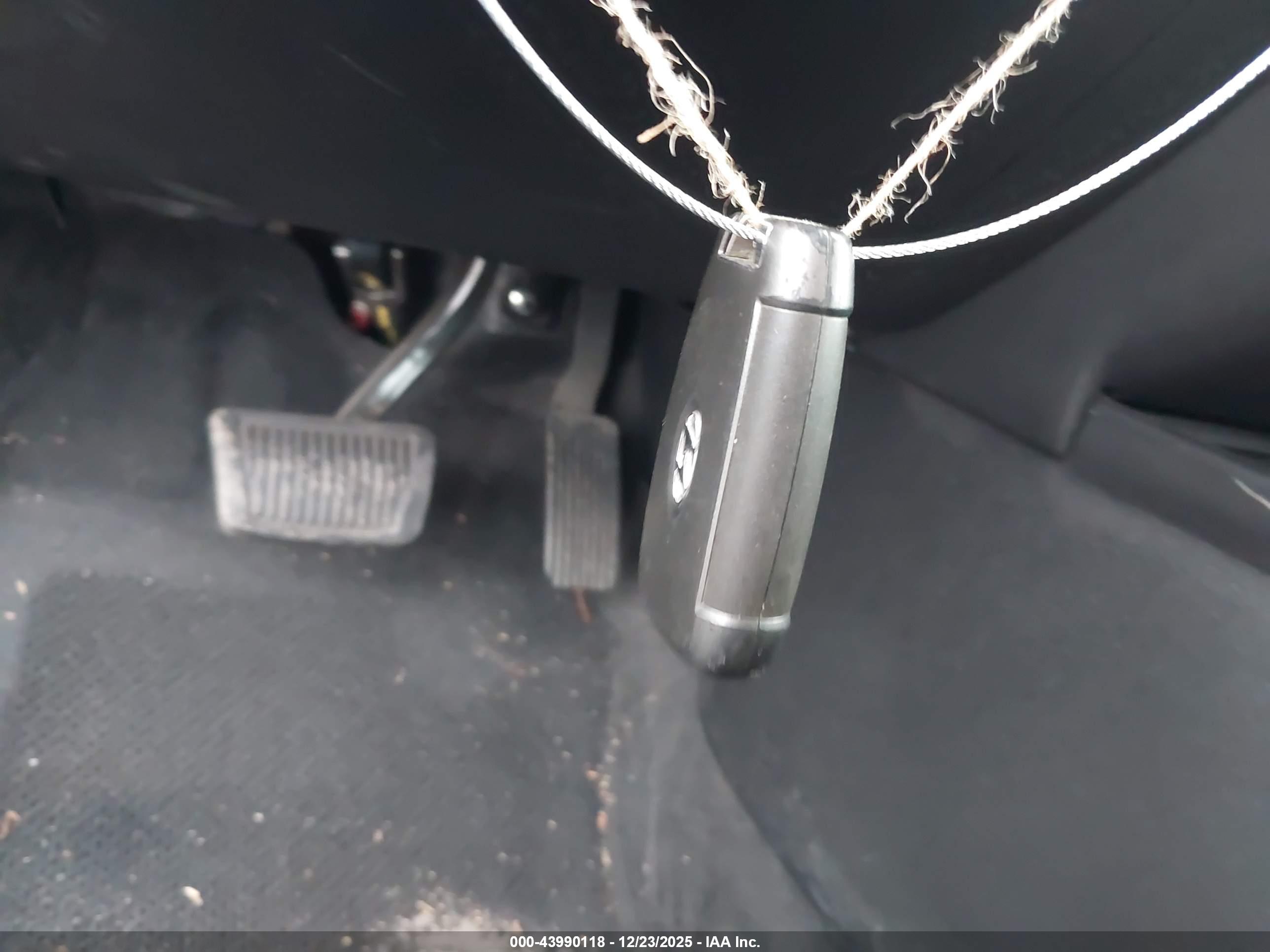 HYUNDAI ELANTRA image 11