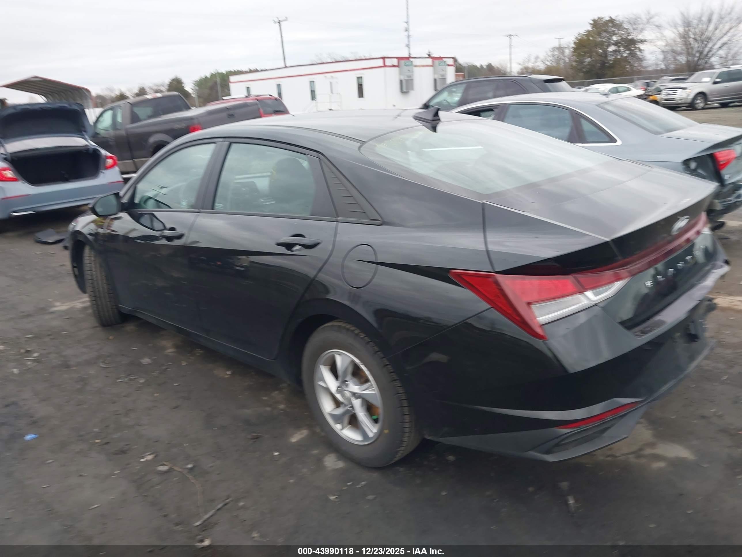 HYUNDAI ELANTRA image 3