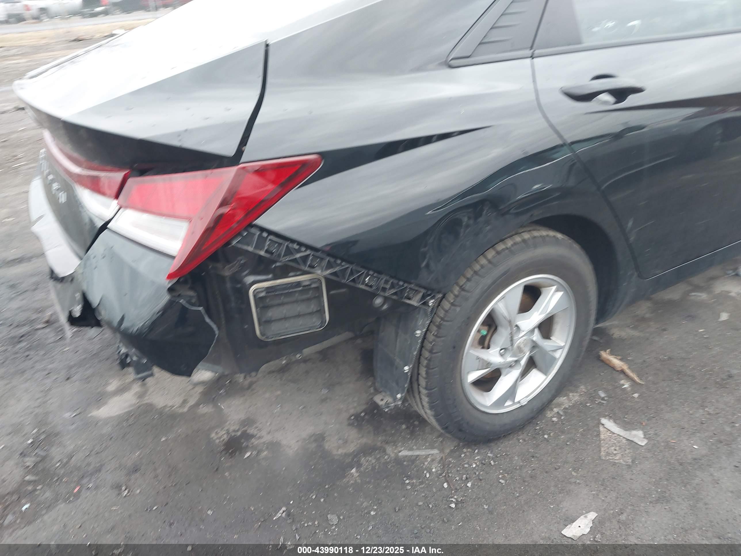 HYUNDAI ELANTRA image 6