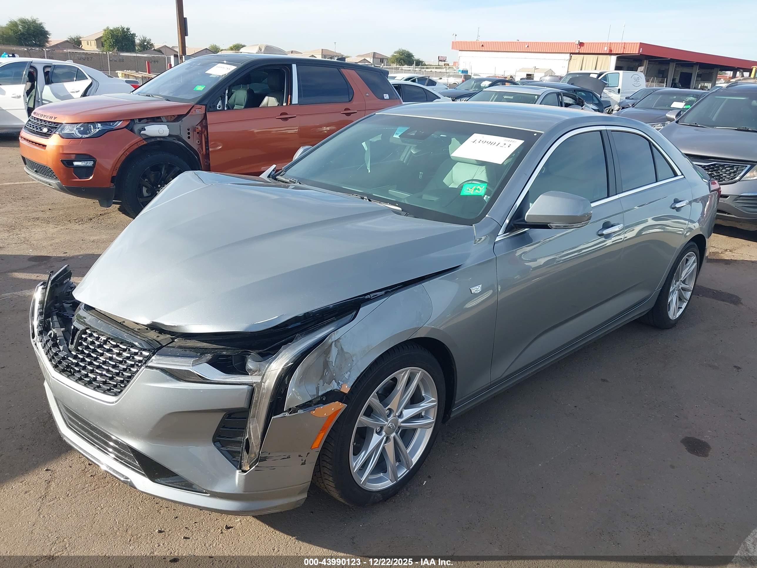 CADILLAC CT4 image 2