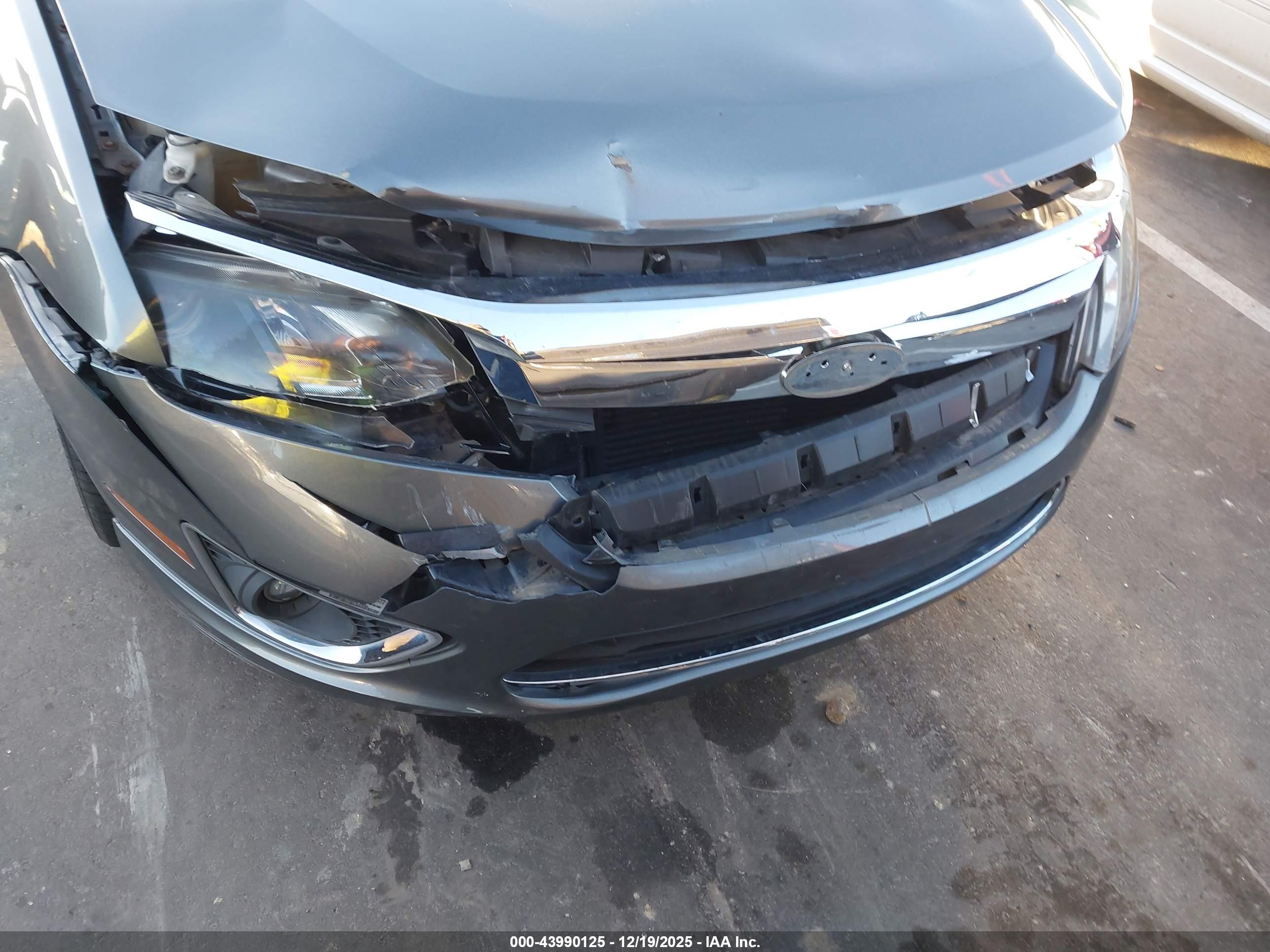 FORD FUSION image 6