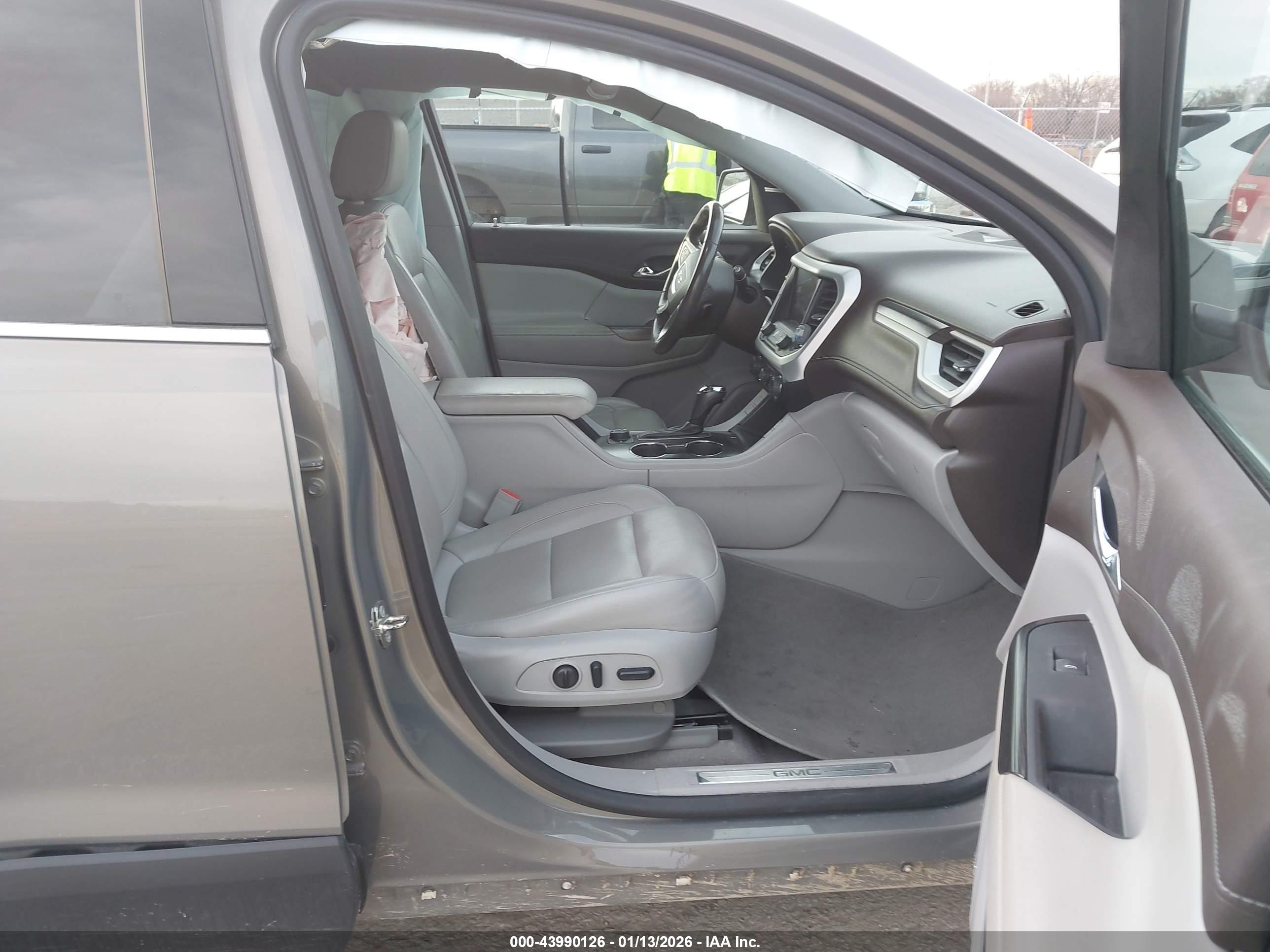 GMC ACADIA image 5