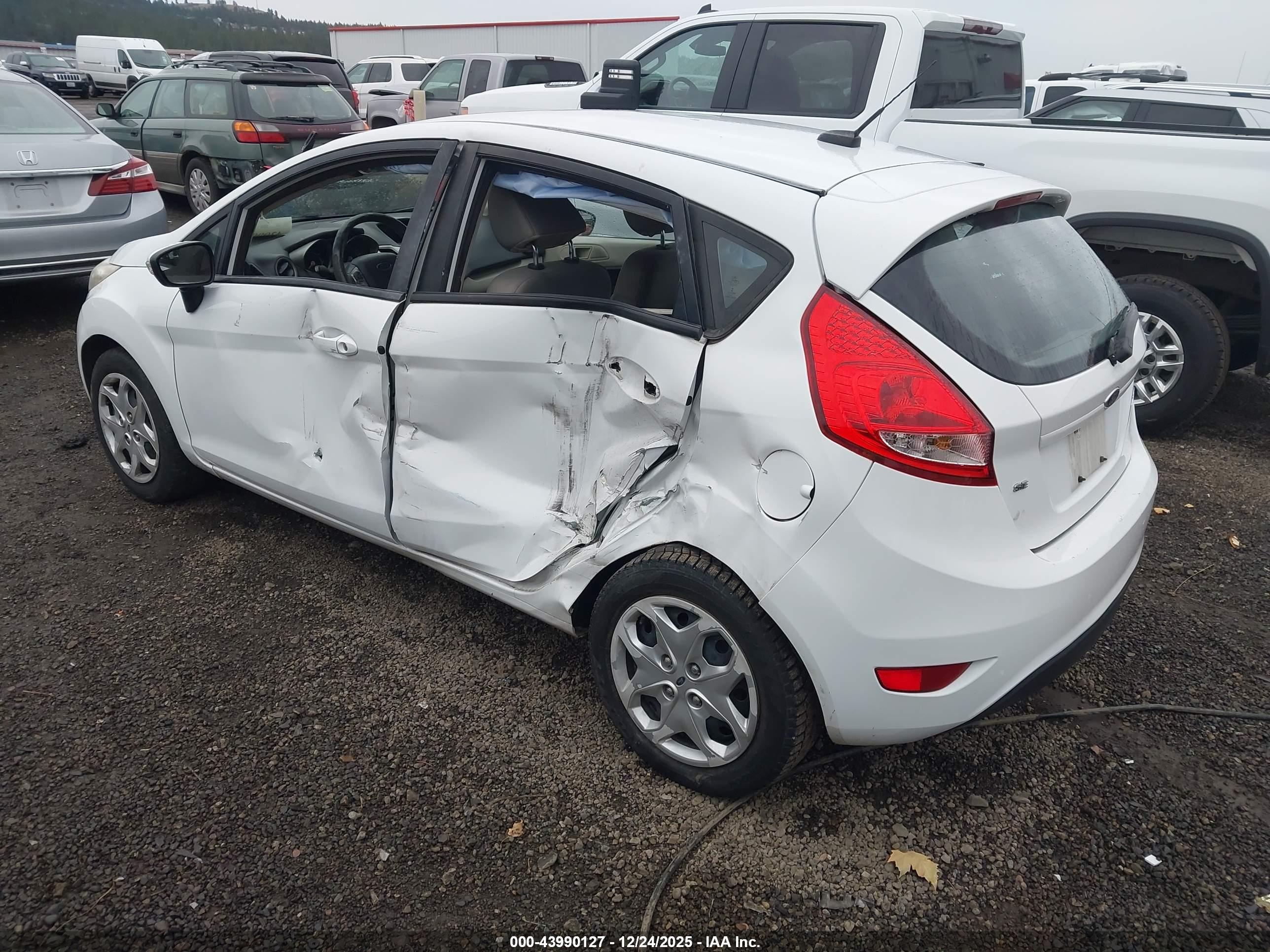 FORD FIESTA image 3