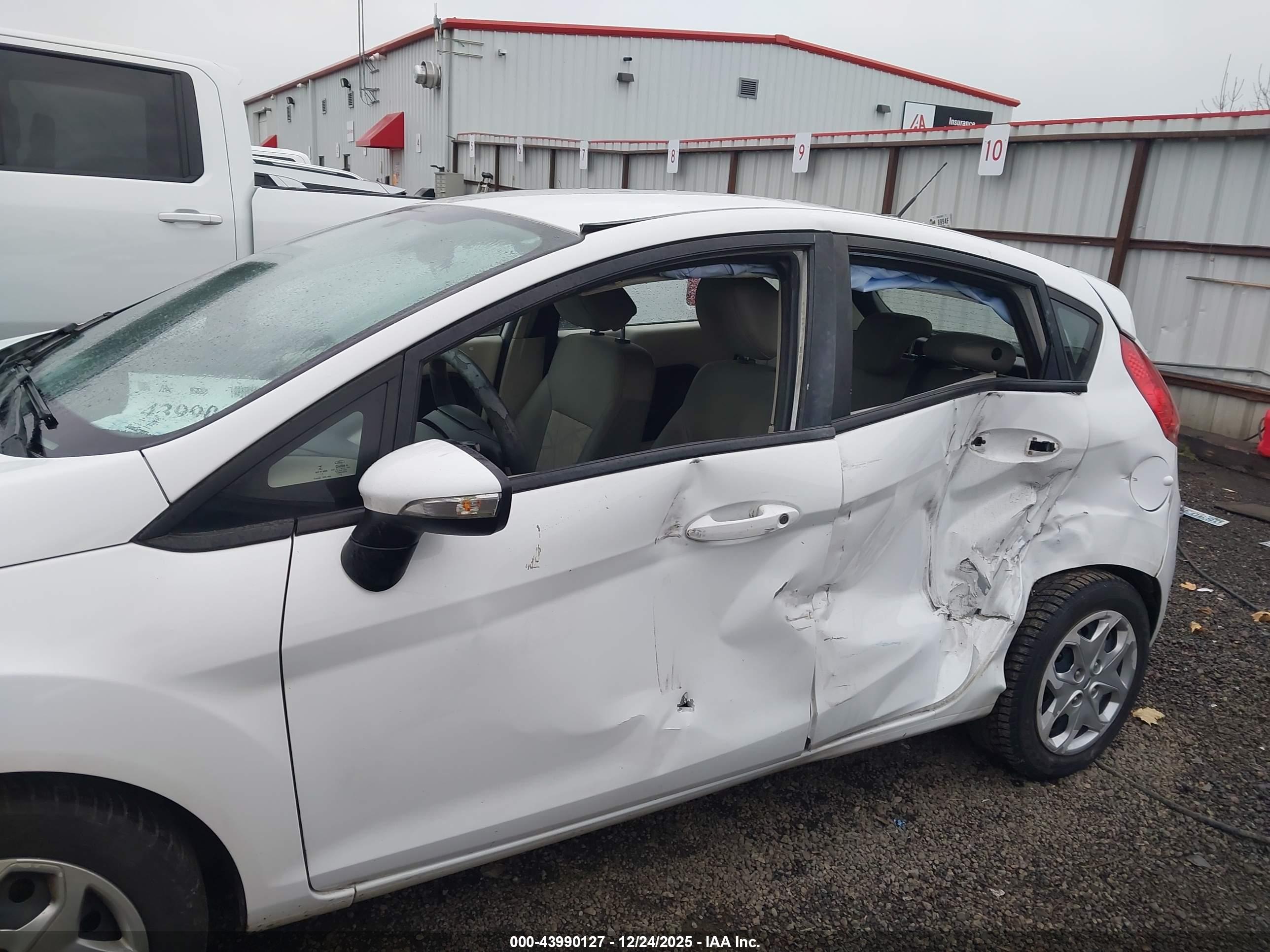 FORD FIESTA image 6