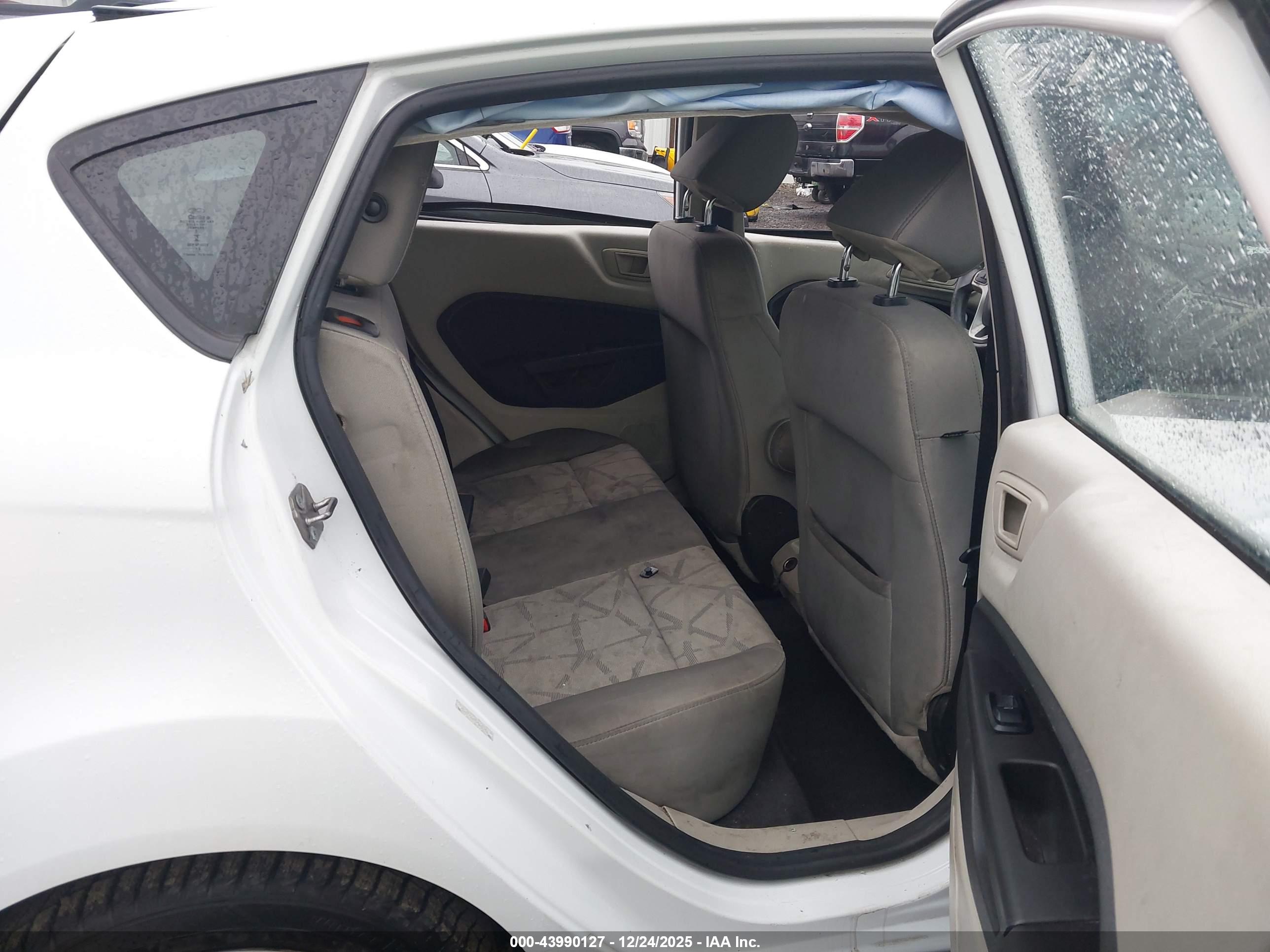 FORD FIESTA image 8