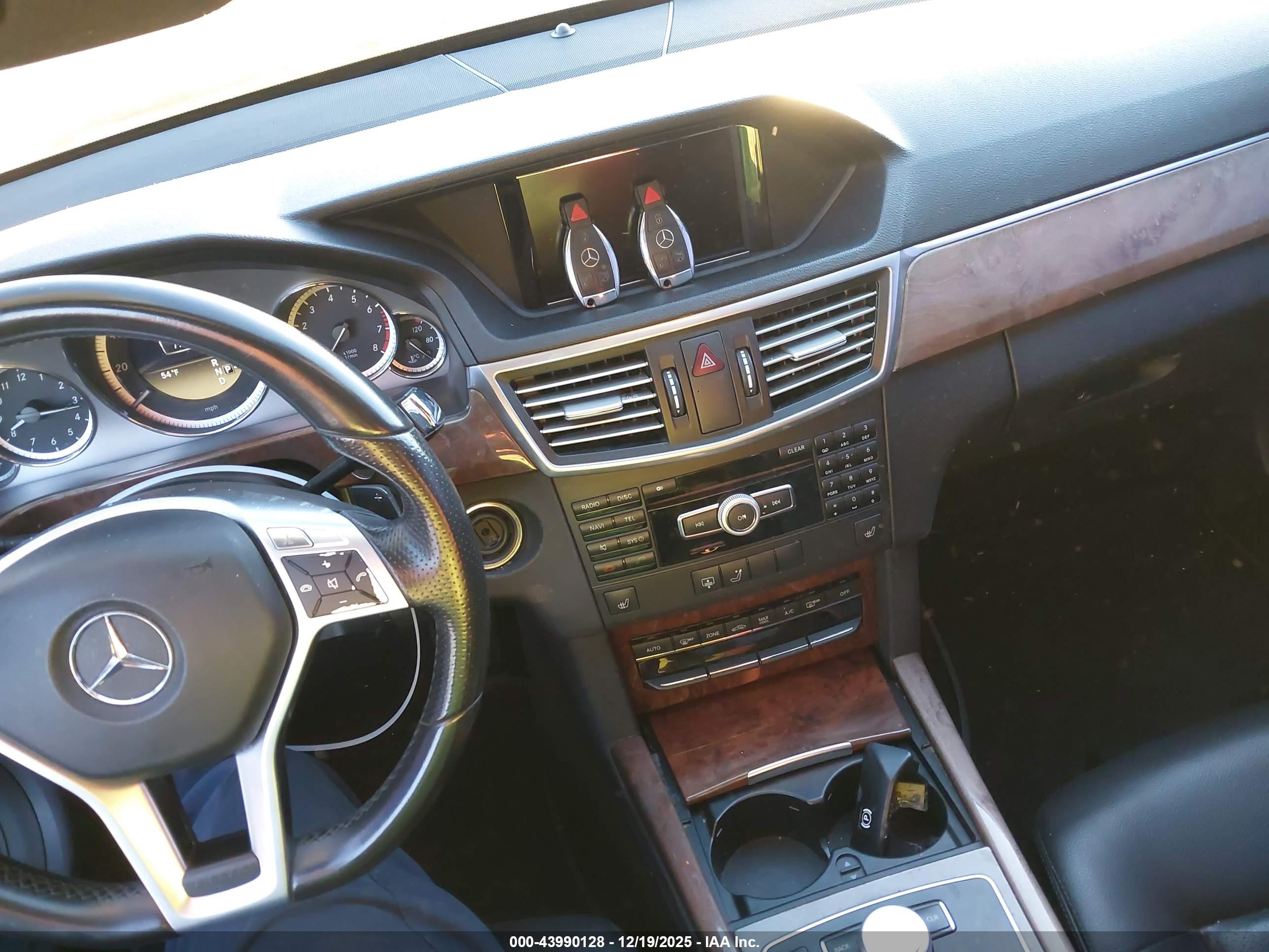 MERCEDES-BENZ E image 11