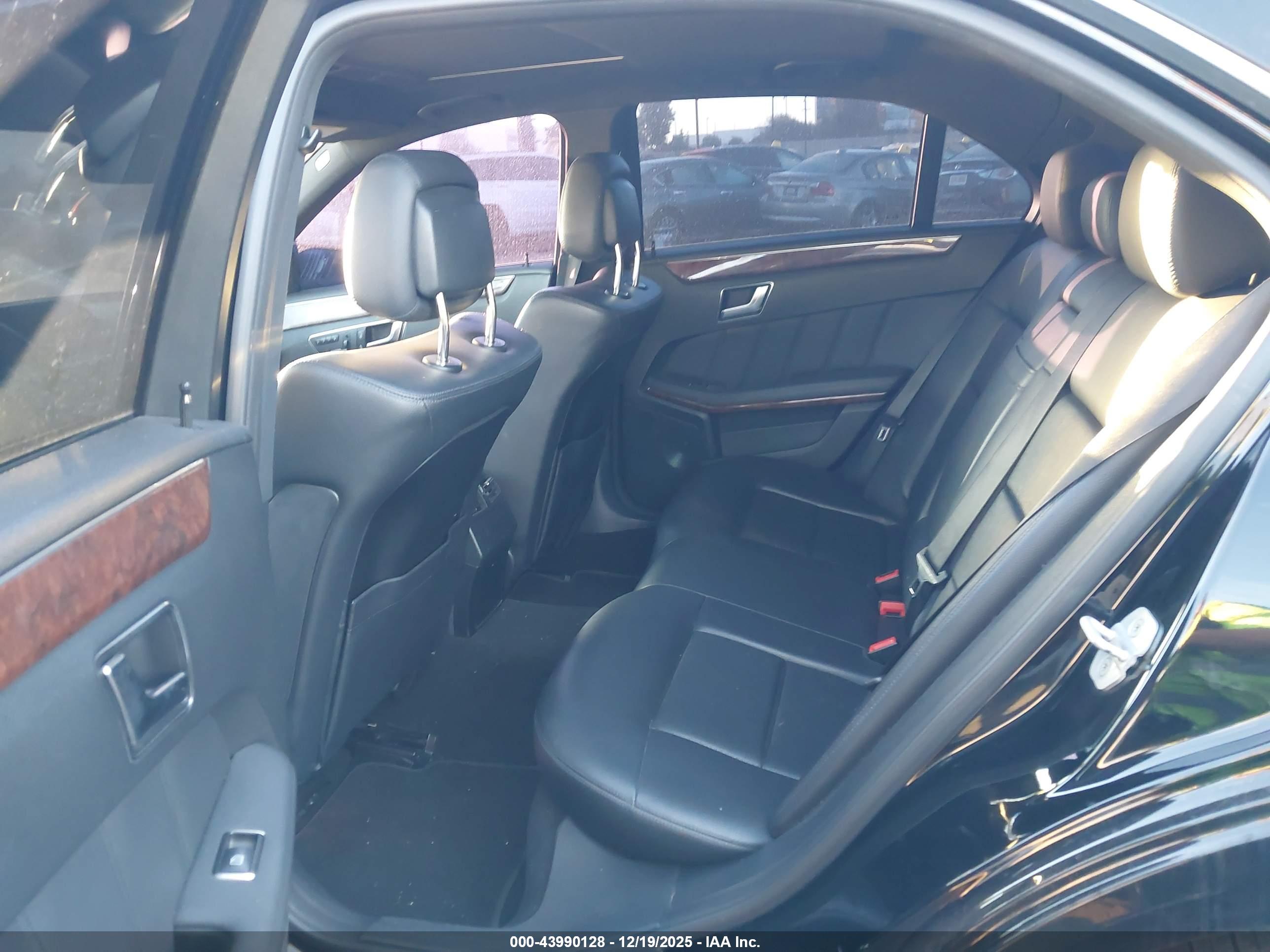 MERCEDES-BENZ E image 8