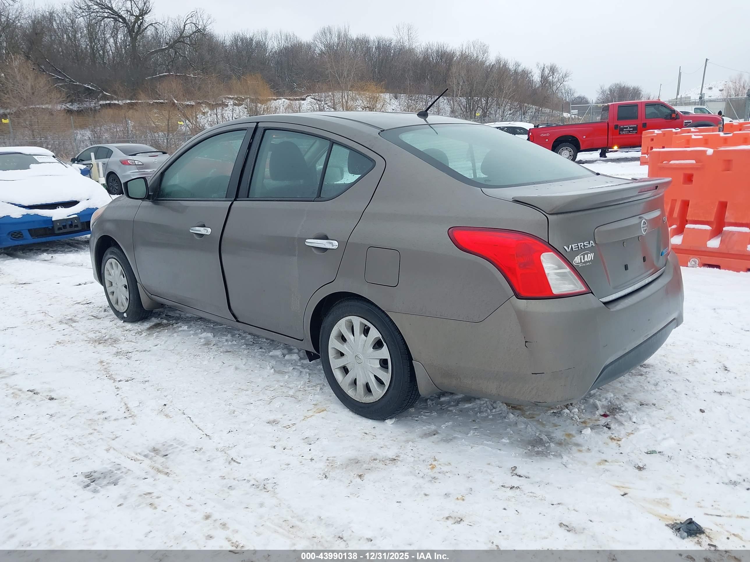 NISSAN VERSA image 3