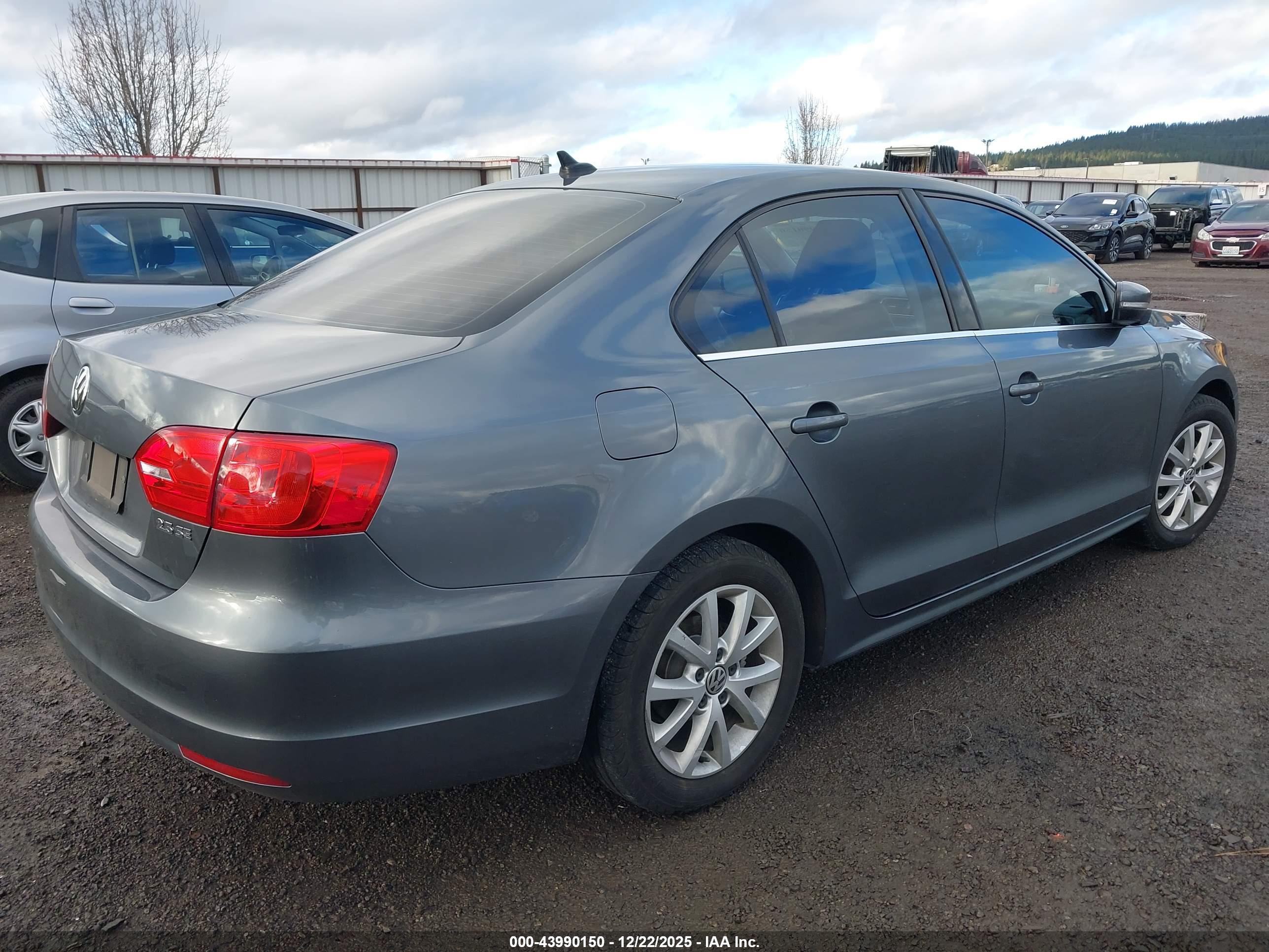 VOLKSWAGEN JETTA image 4