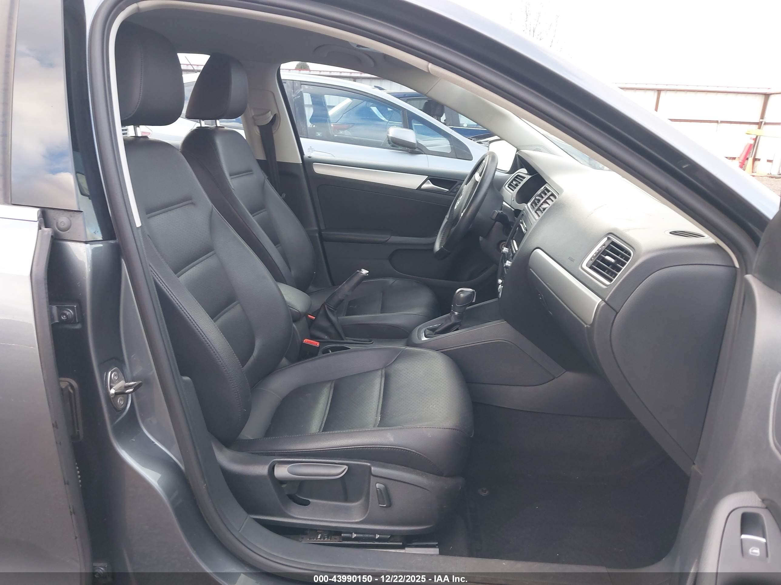 VOLKSWAGEN JETTA image 5