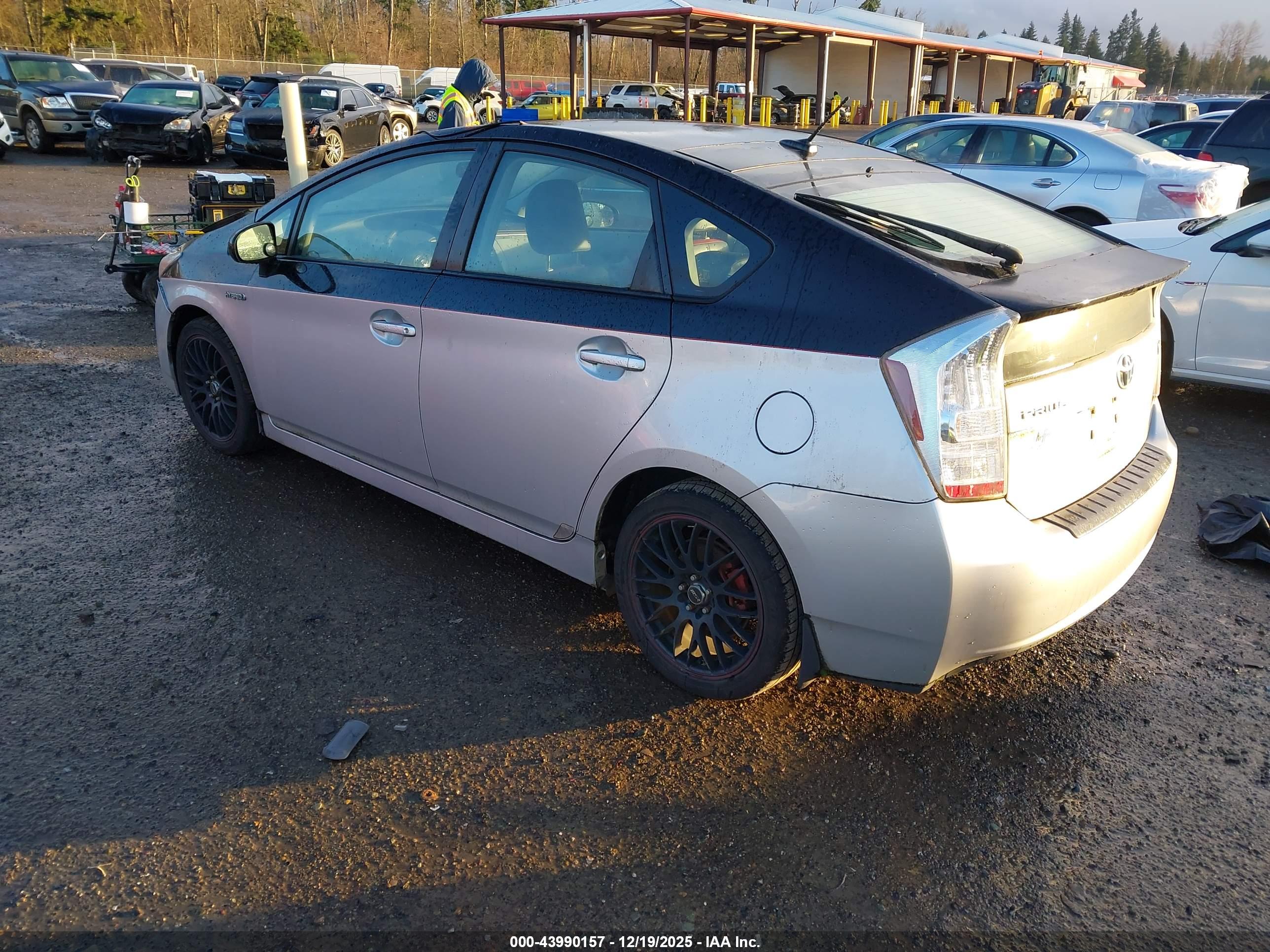 TOYOTA PRIUS image 3