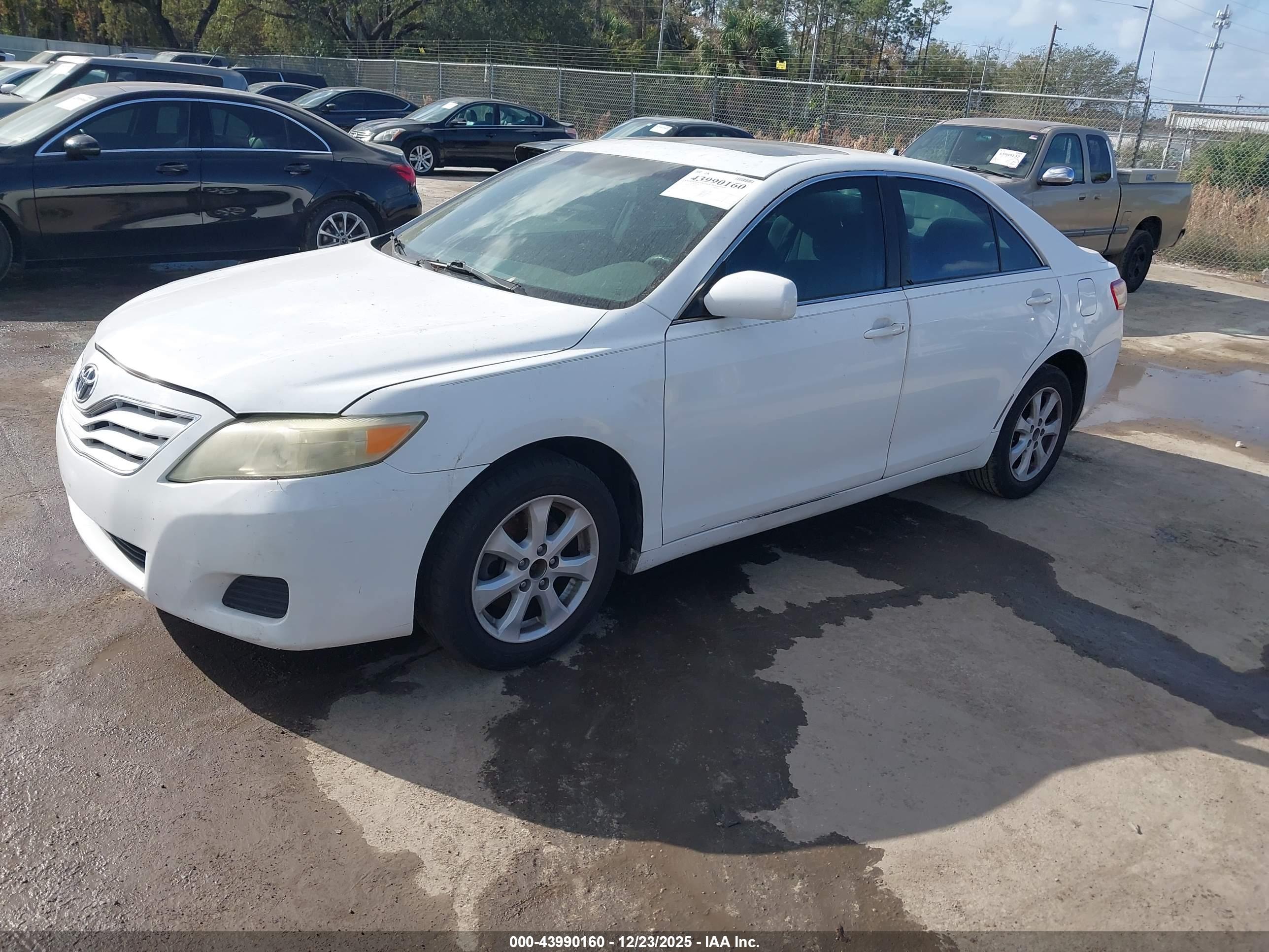 TOYOTA CAMRY image 2