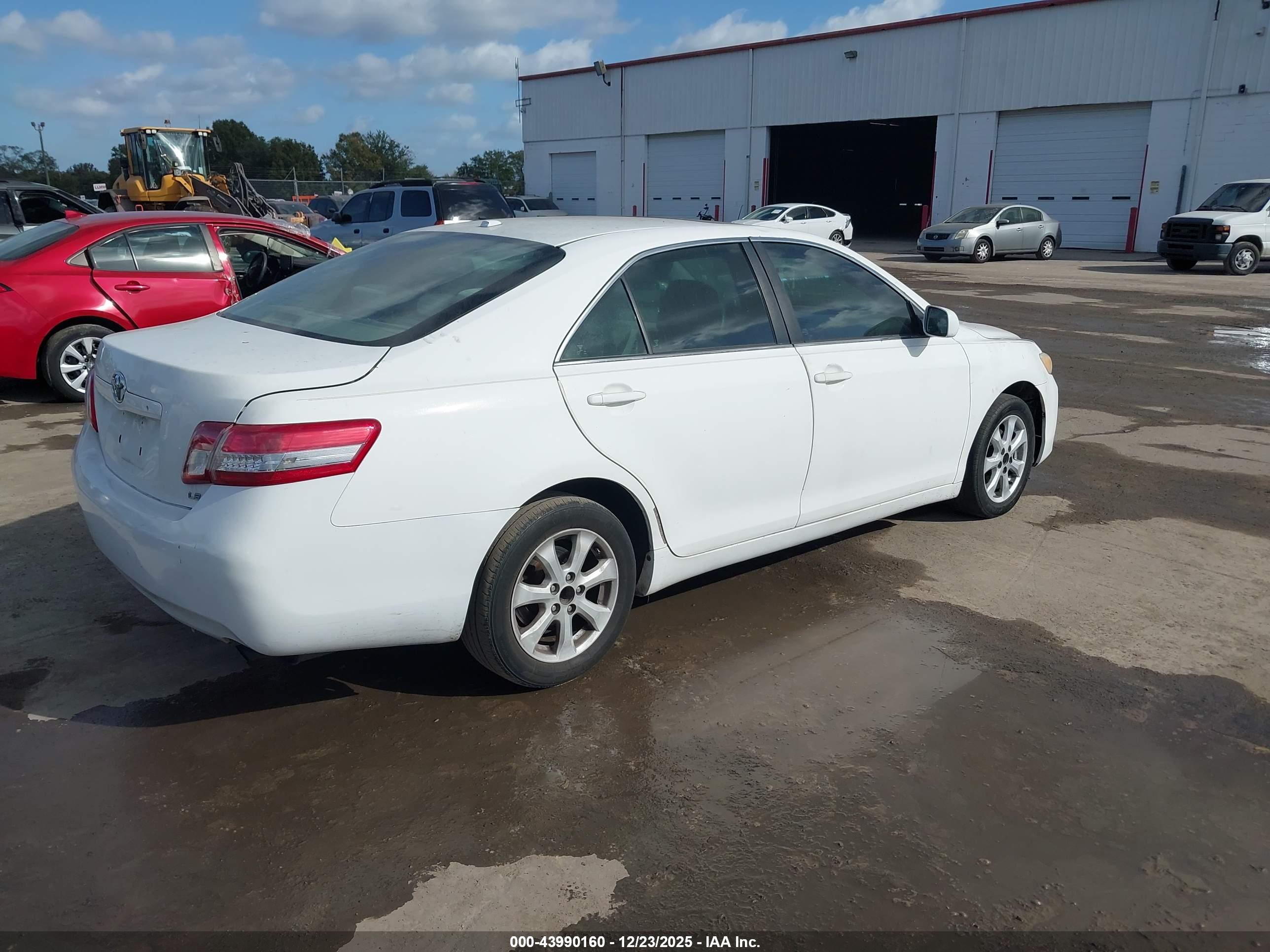 TOYOTA CAMRY image 4