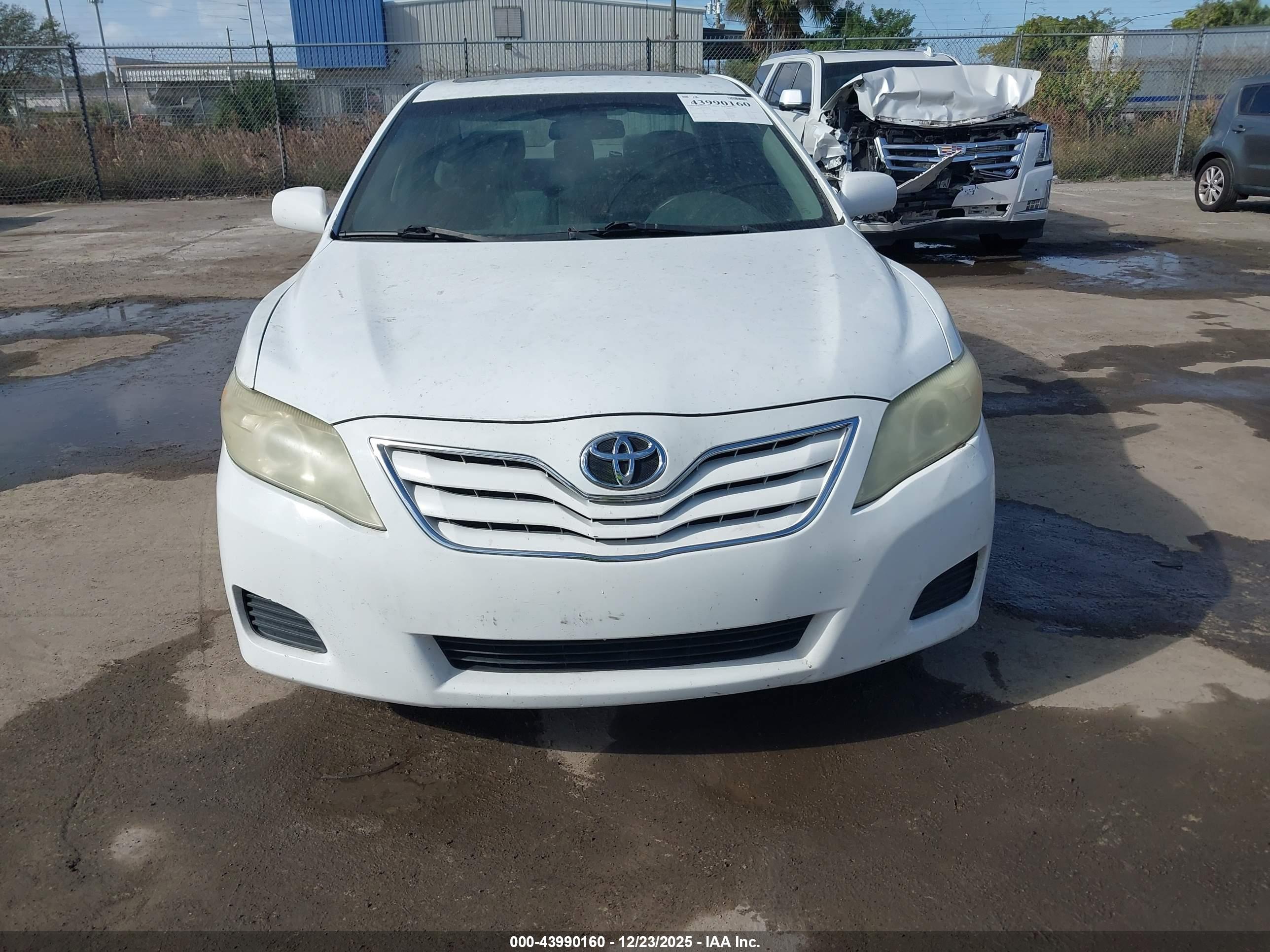TOYOTA CAMRY image 6