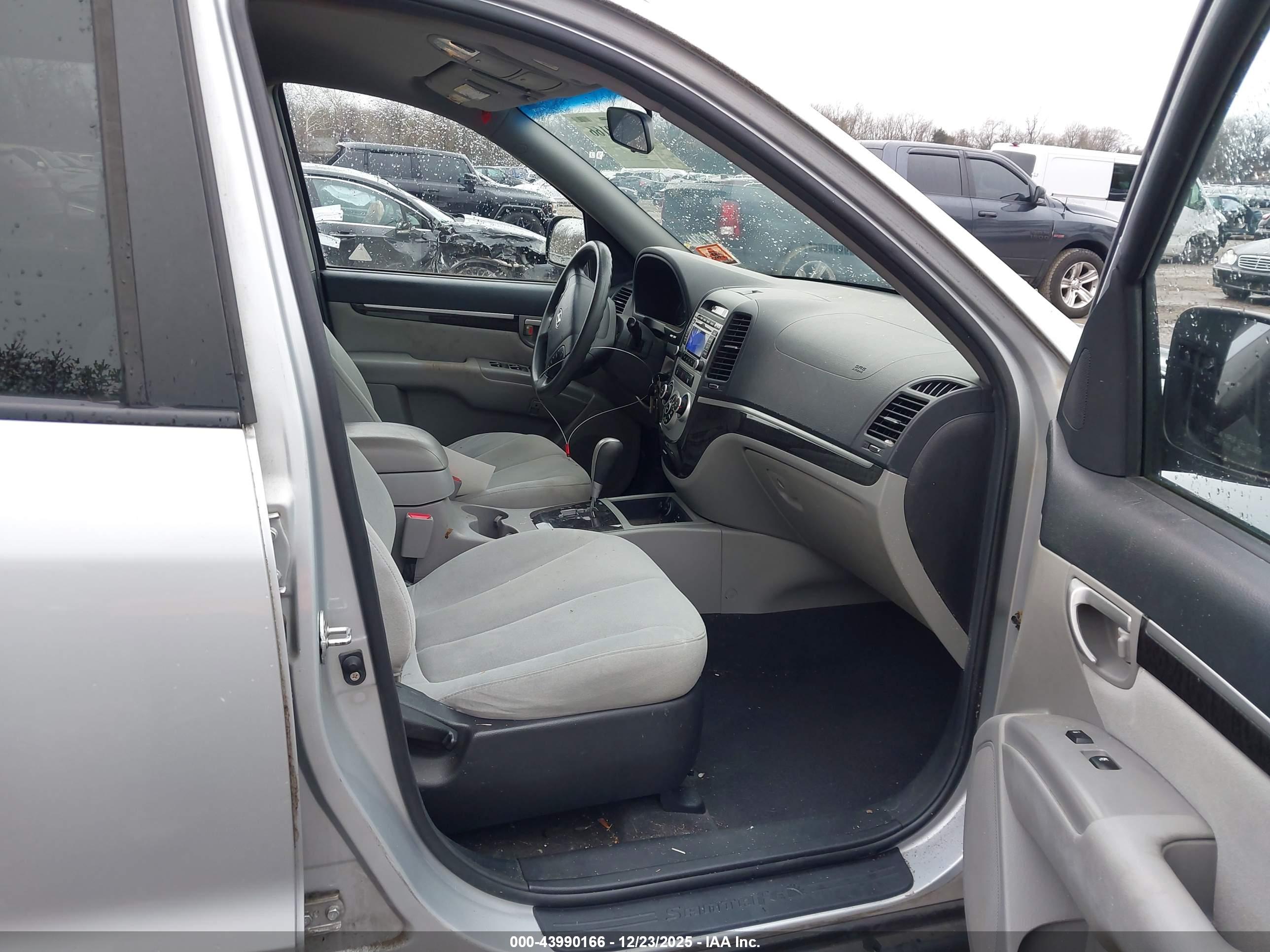 HYUNDAI SANTA image 5