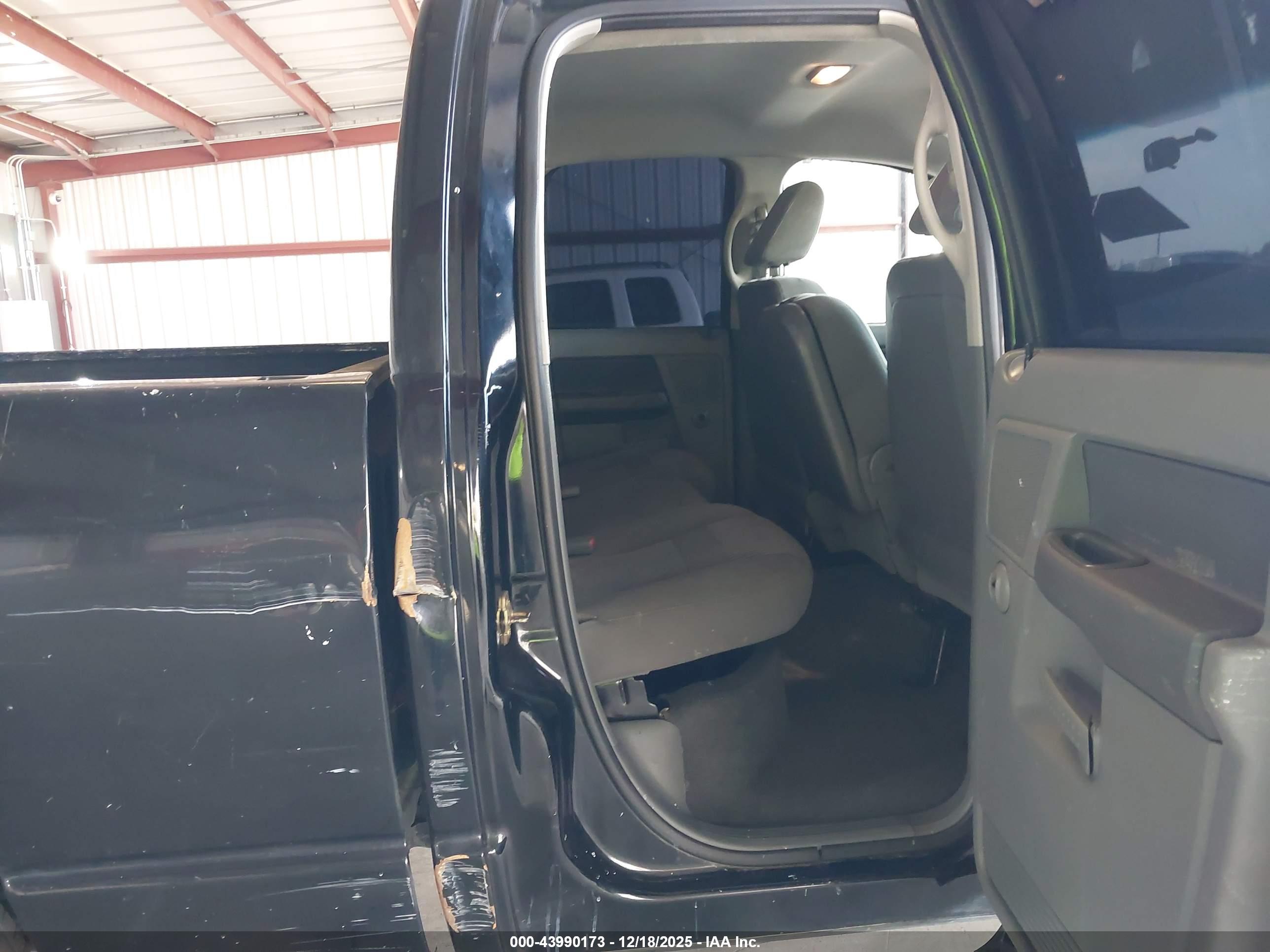 DODGE RAM image 8