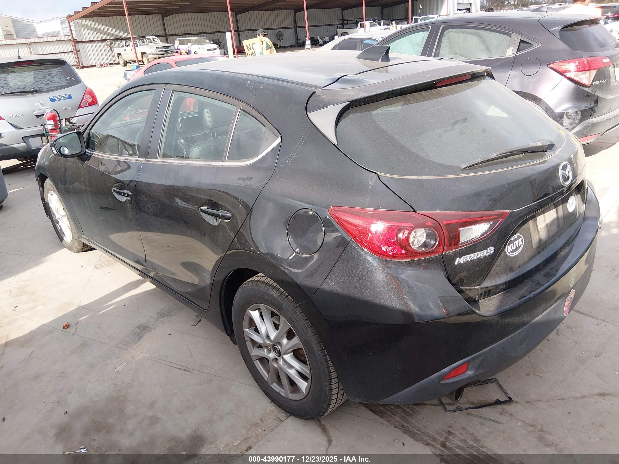 MAZDA MAZDA3 image 3