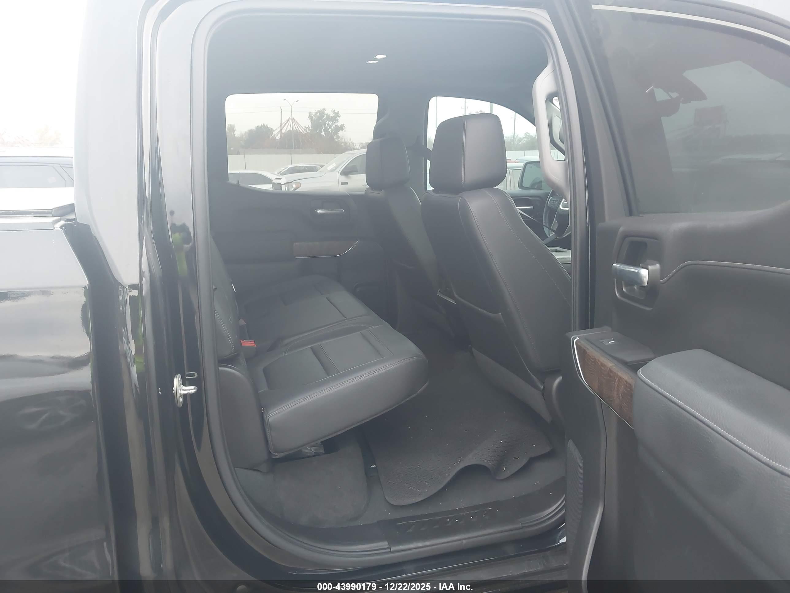 GMC SIERRA image 8