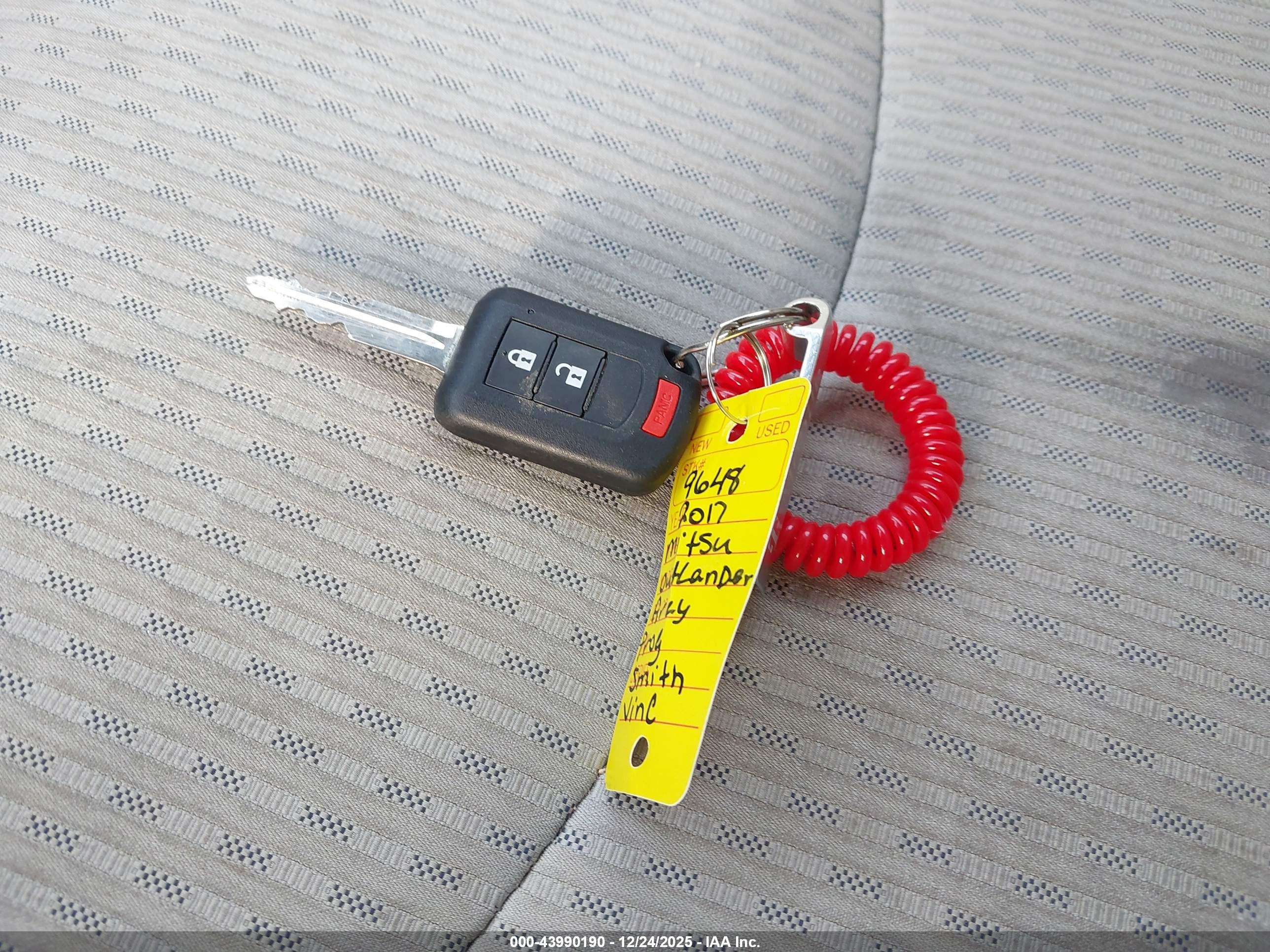 MITSUBISHI OUTLANDER image 11
