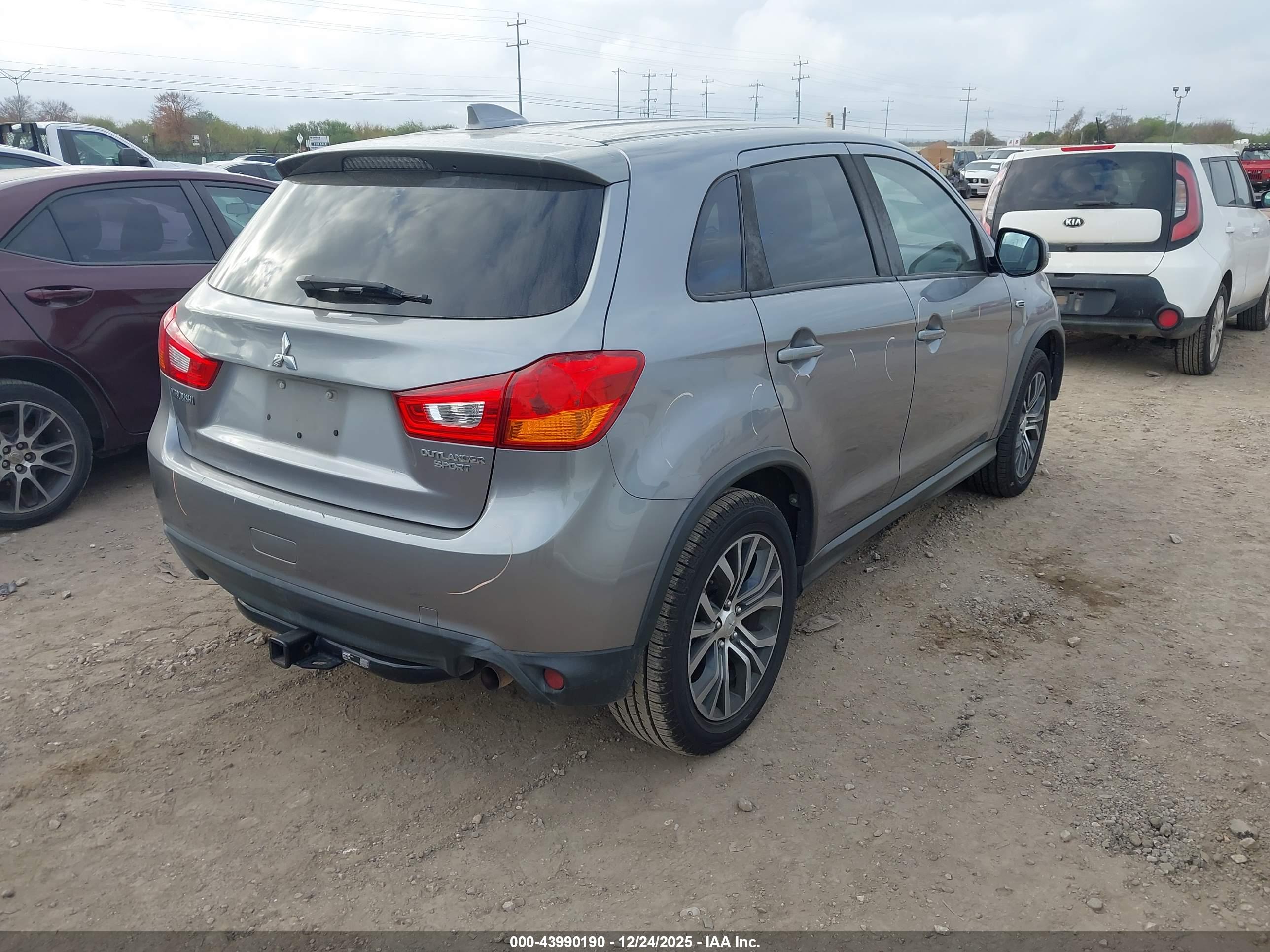 MITSUBISHI OUTLANDER image 4