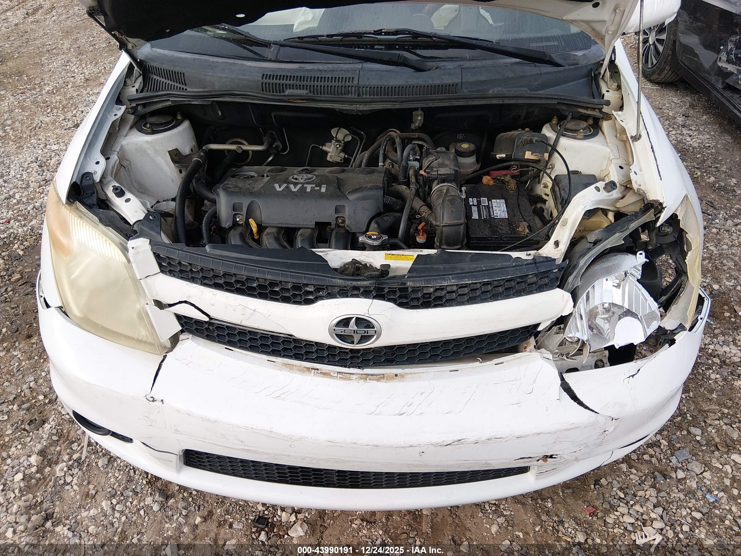 SCION XA image 10