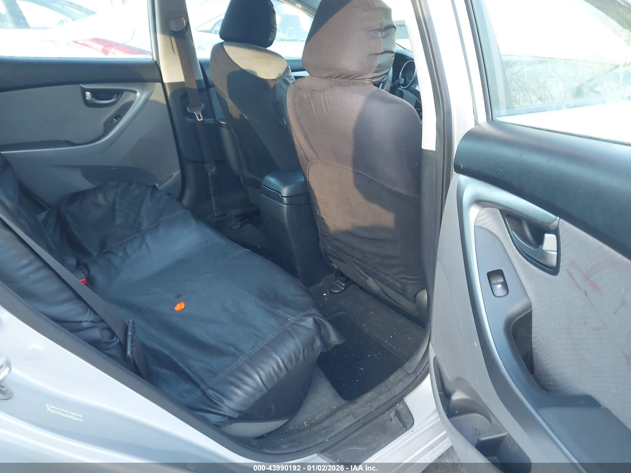 HYUNDAI ELANTRA image 8