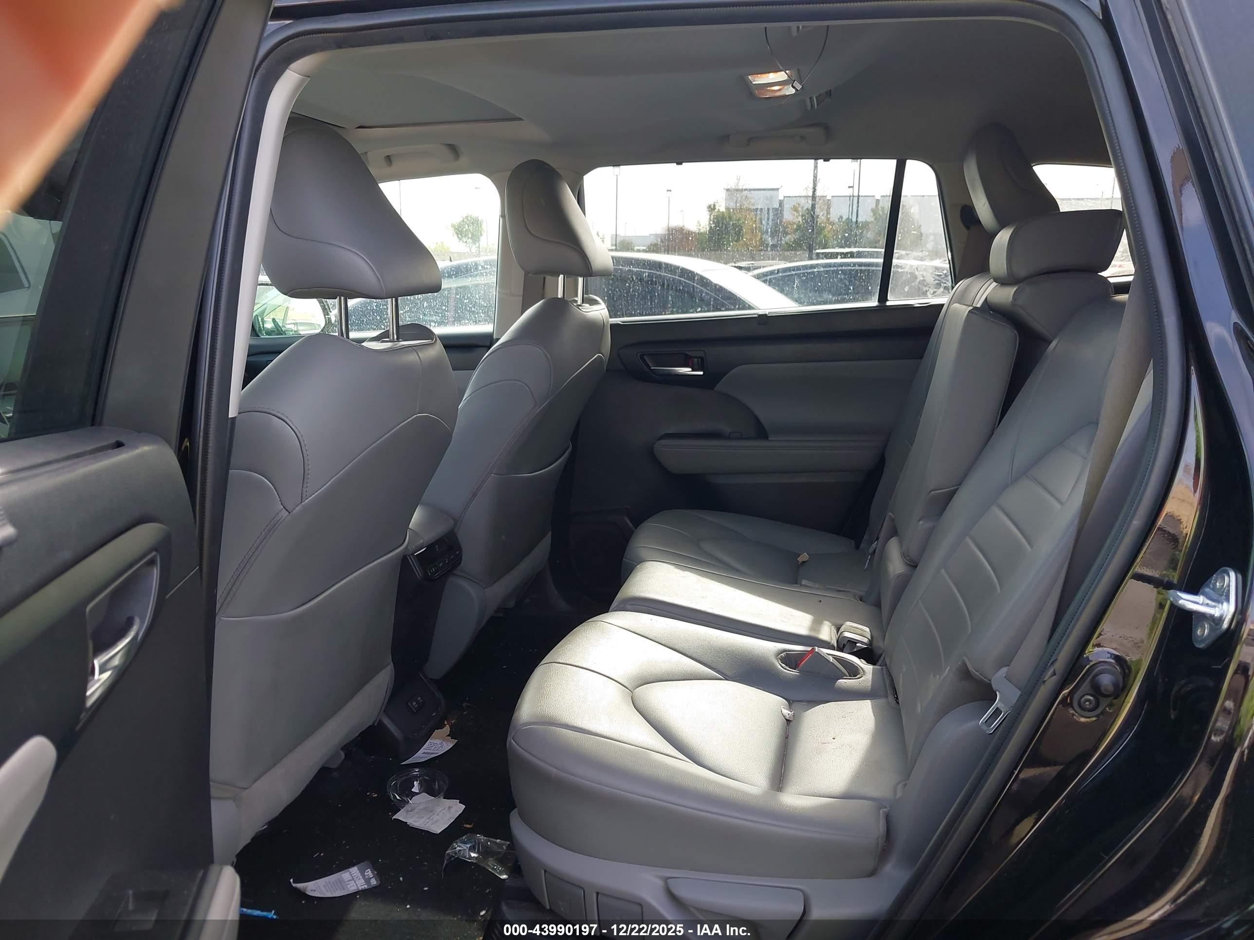TOYOTA HIGHLANDER image 8