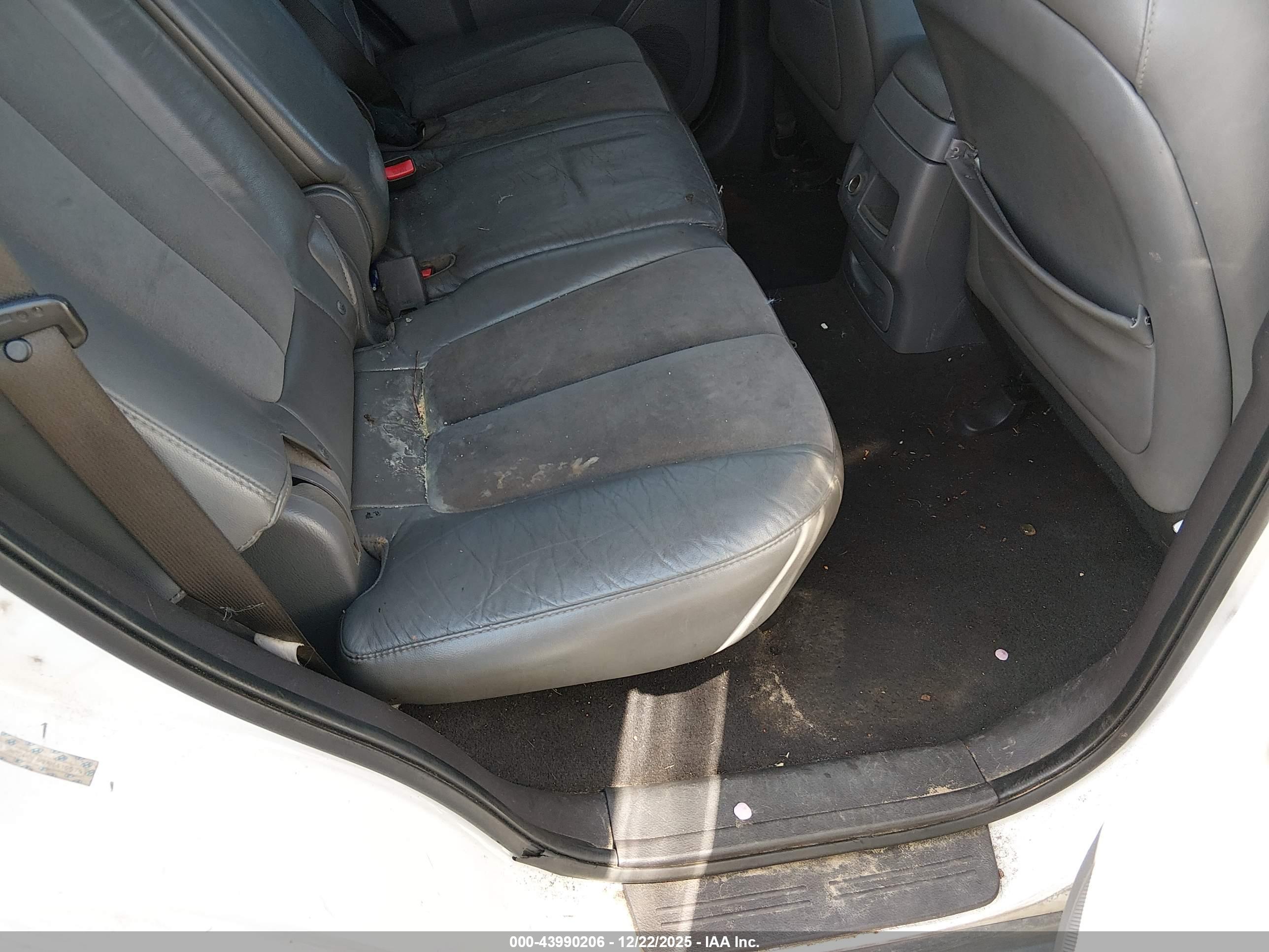 HYUNDAI SANTA image 8