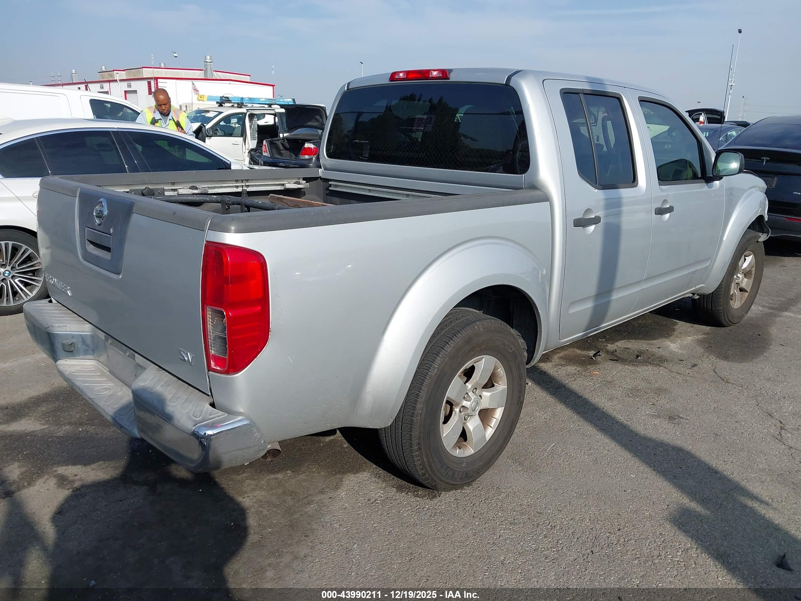 NISSAN FRONTIER image 4