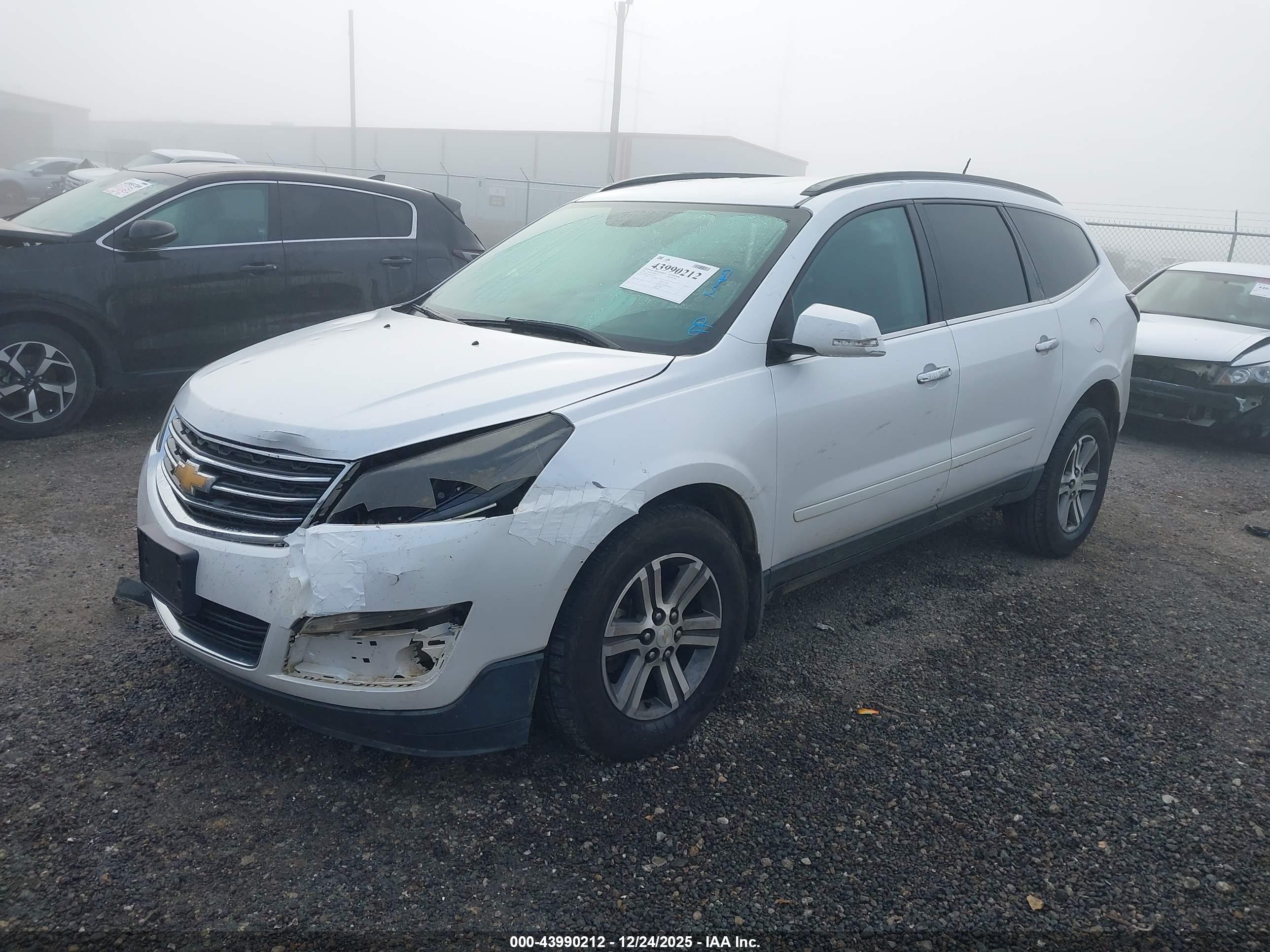 CHEVROLET TRAVERSE image 2