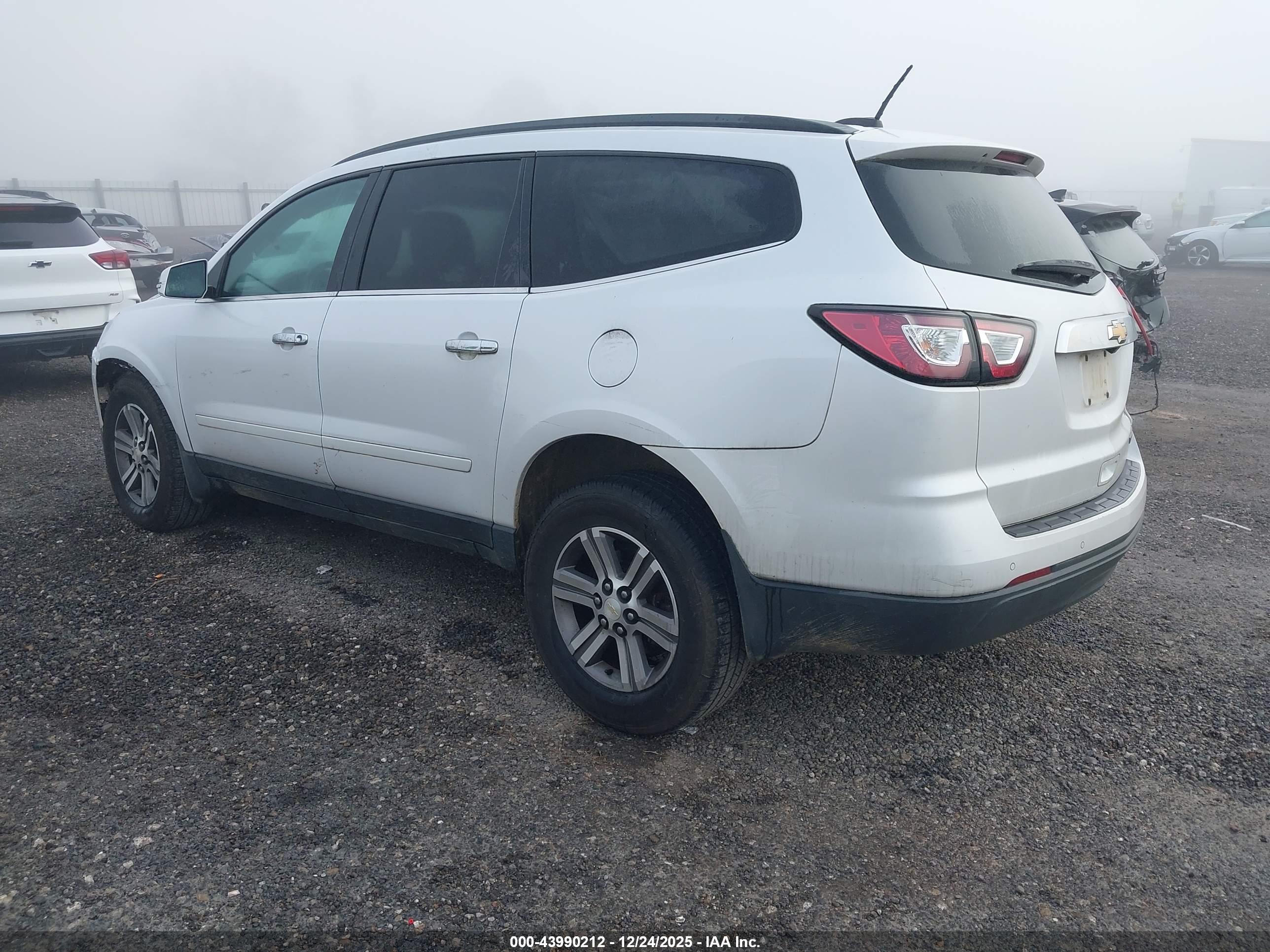 CHEVROLET TRAVERSE image 3