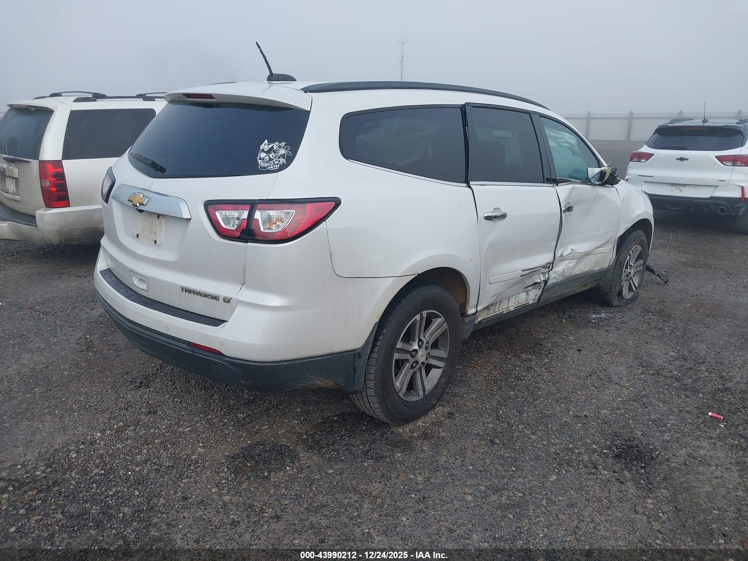 CHEVROLET TRAVERSE image 4