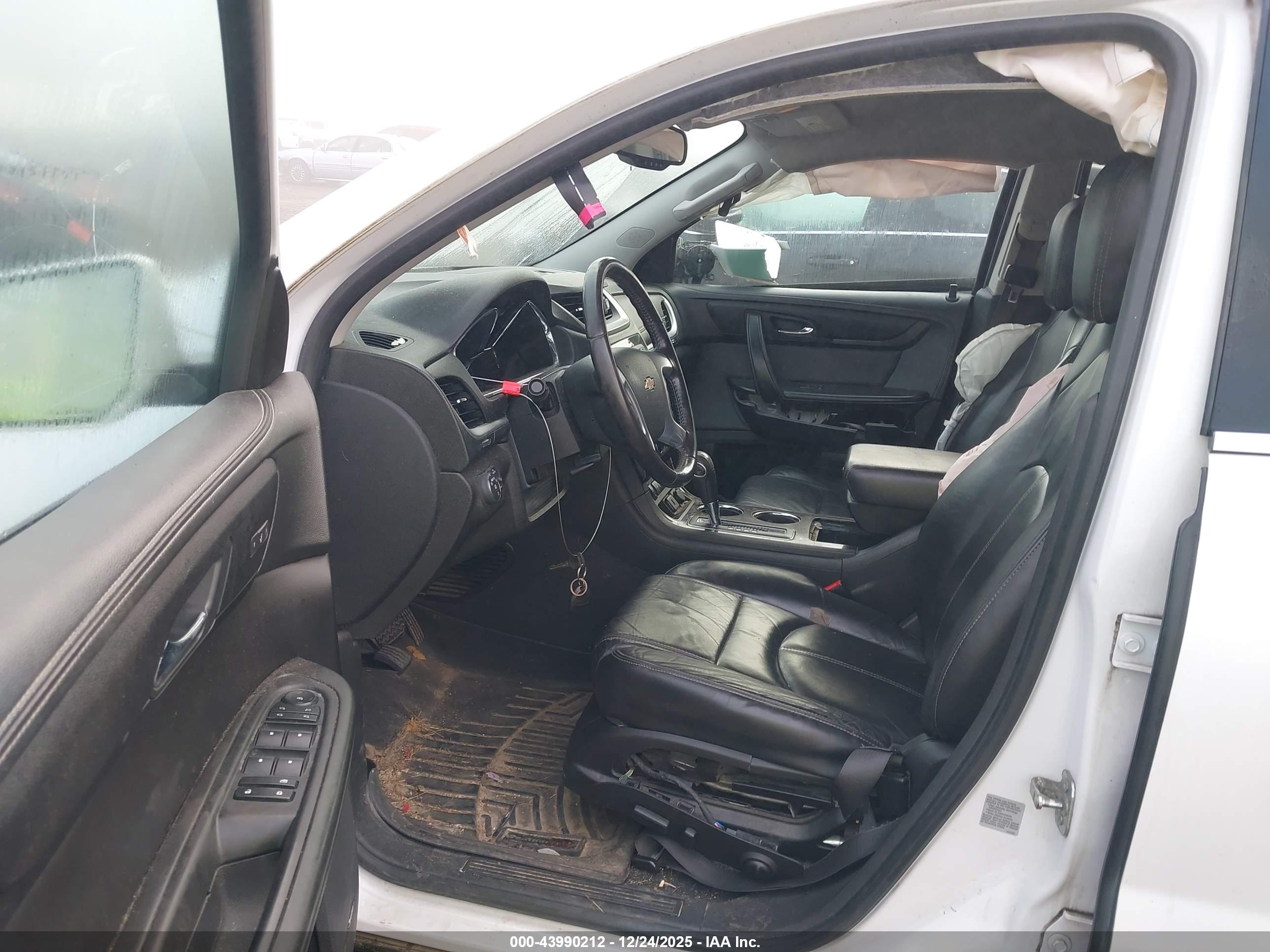 CHEVROLET TRAVERSE image 5