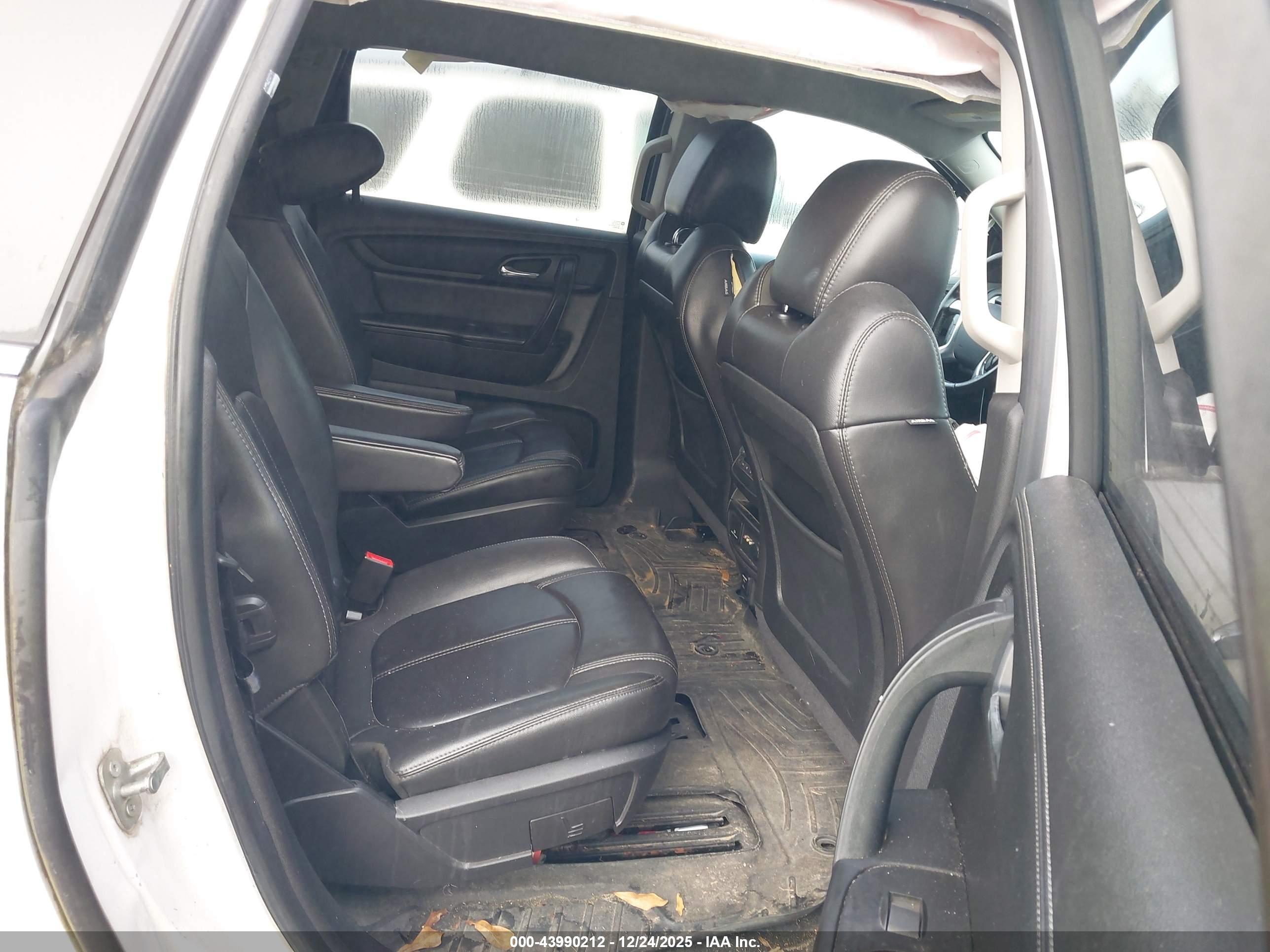 CHEVROLET TRAVERSE image 8