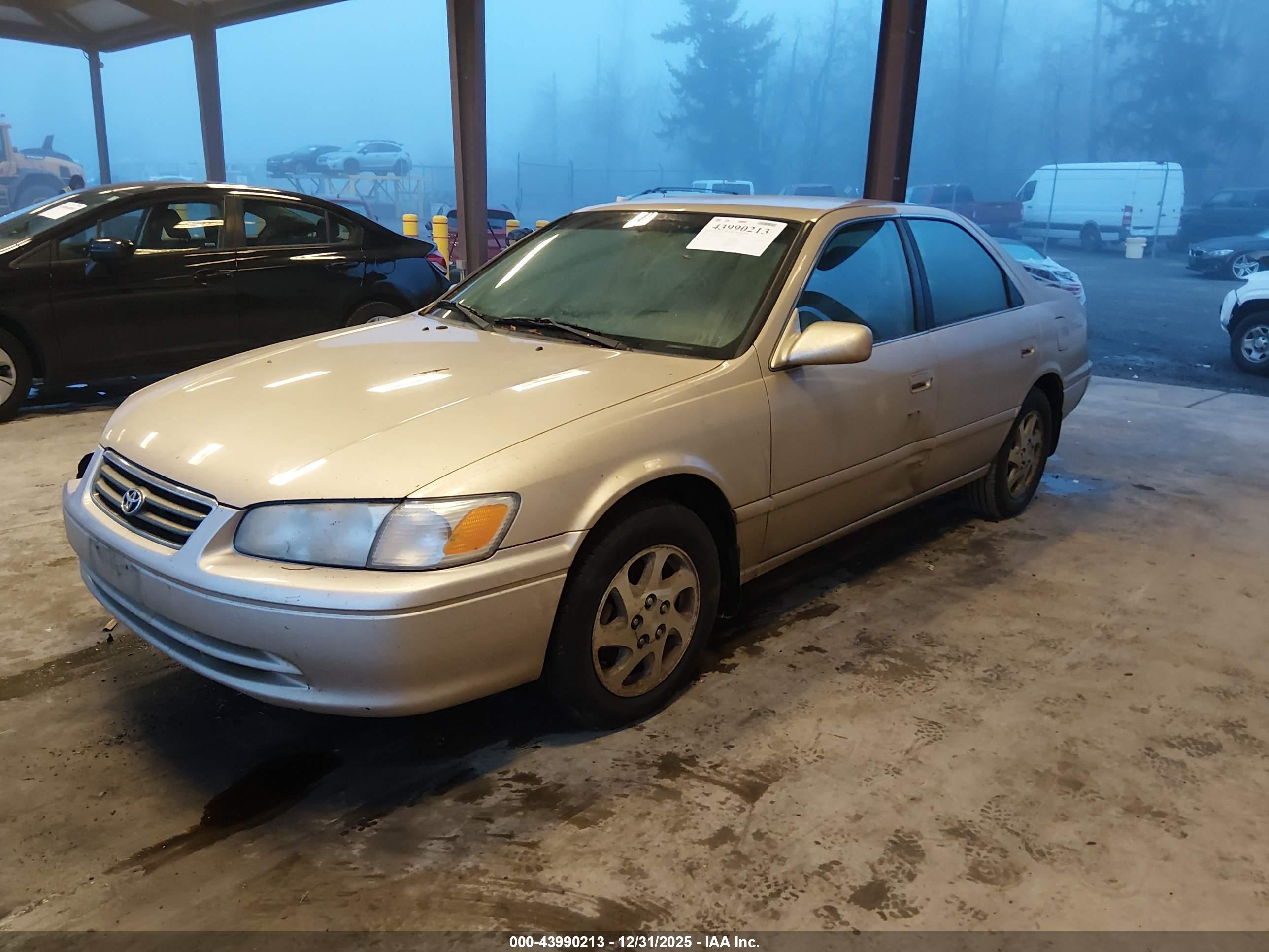 TOYOTA CAMRY image 2
