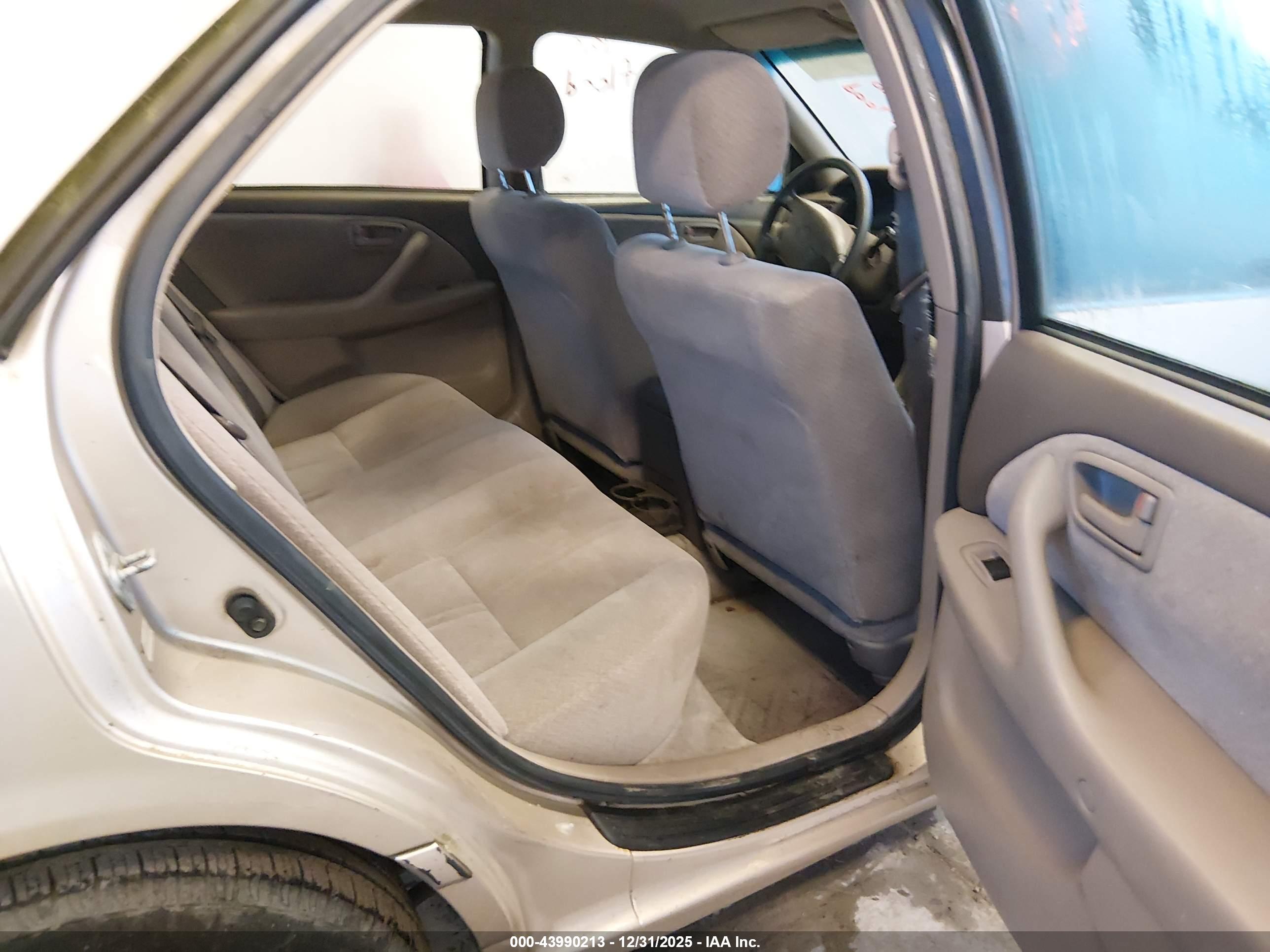 TOYOTA CAMRY image 8