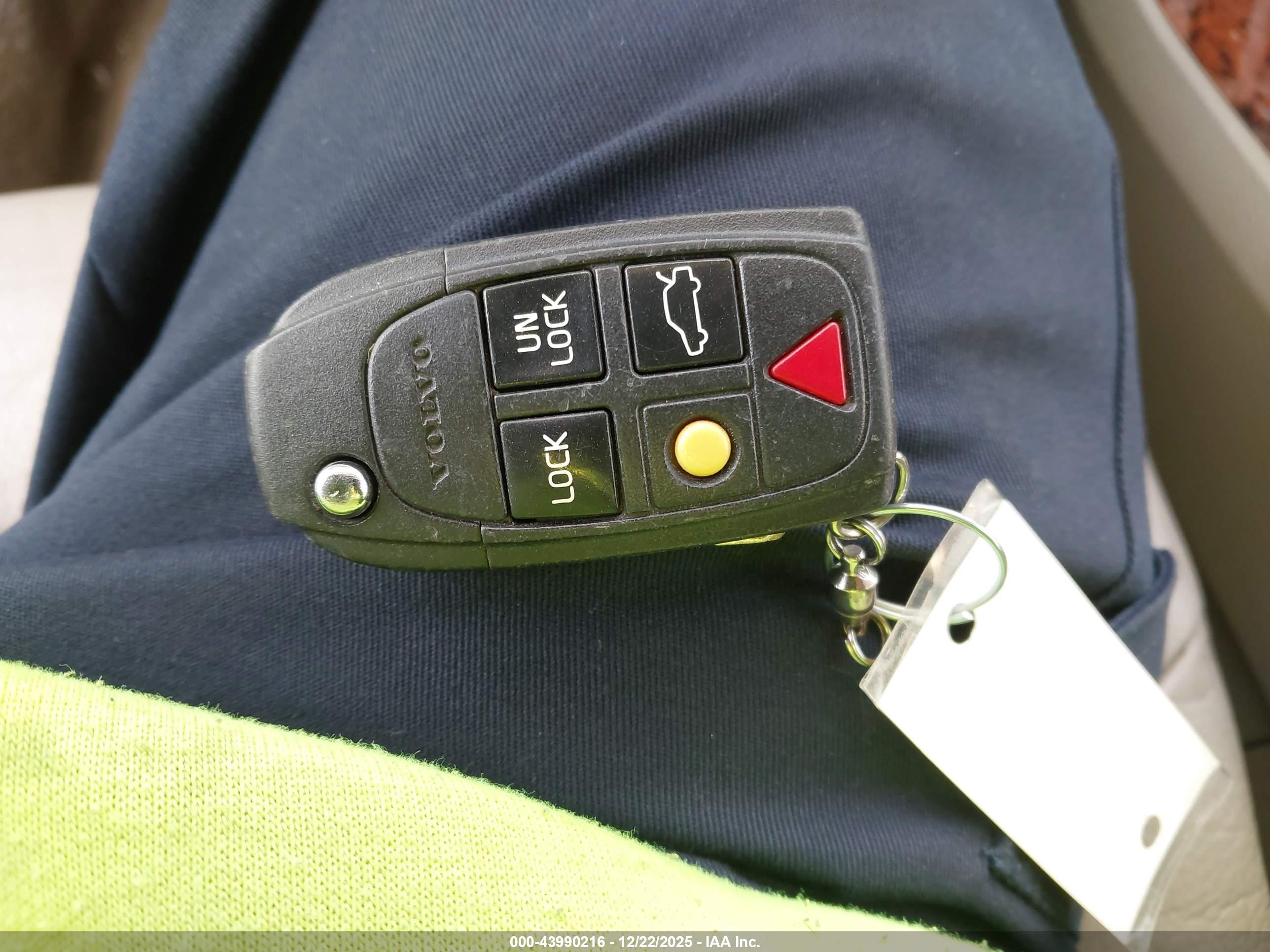 VOLVO V70 image 11
