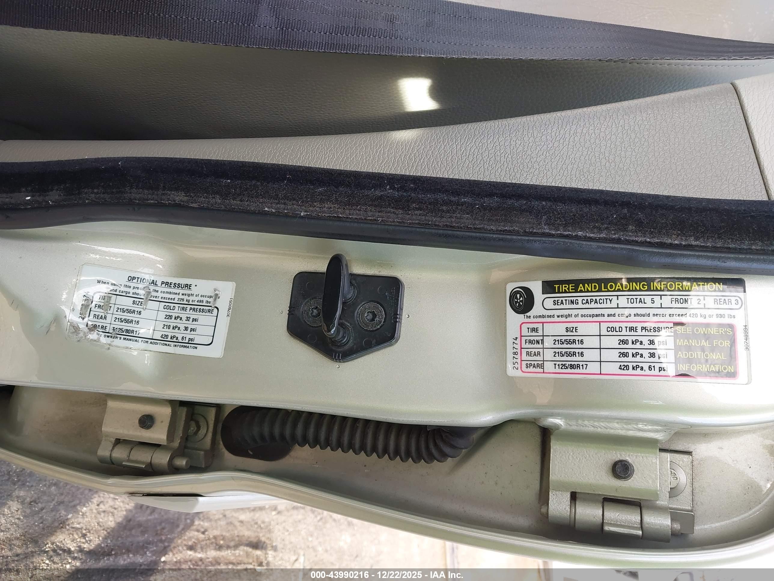 VOLVO V70 image 9