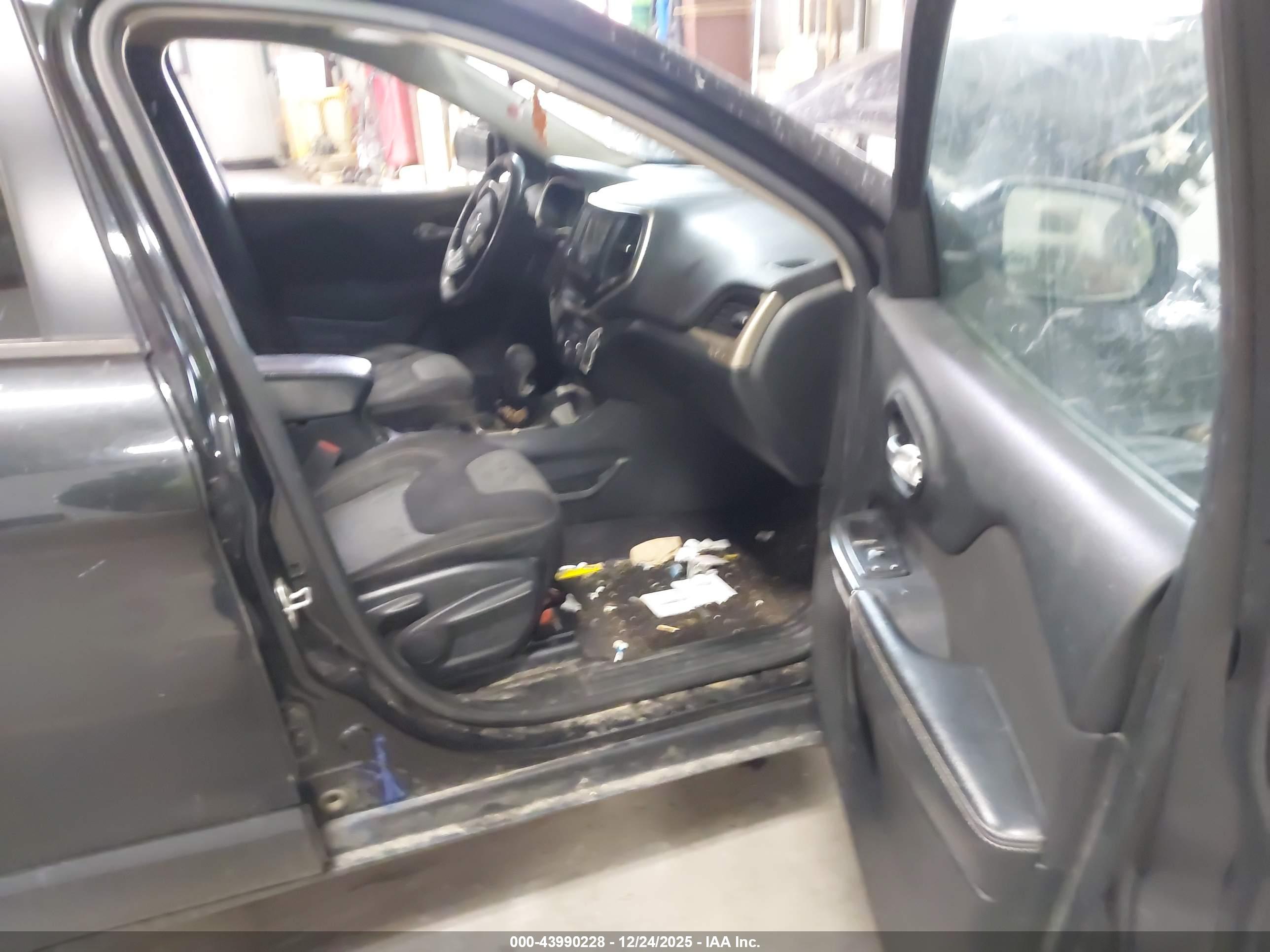 JEEP CHEROKEE image 5