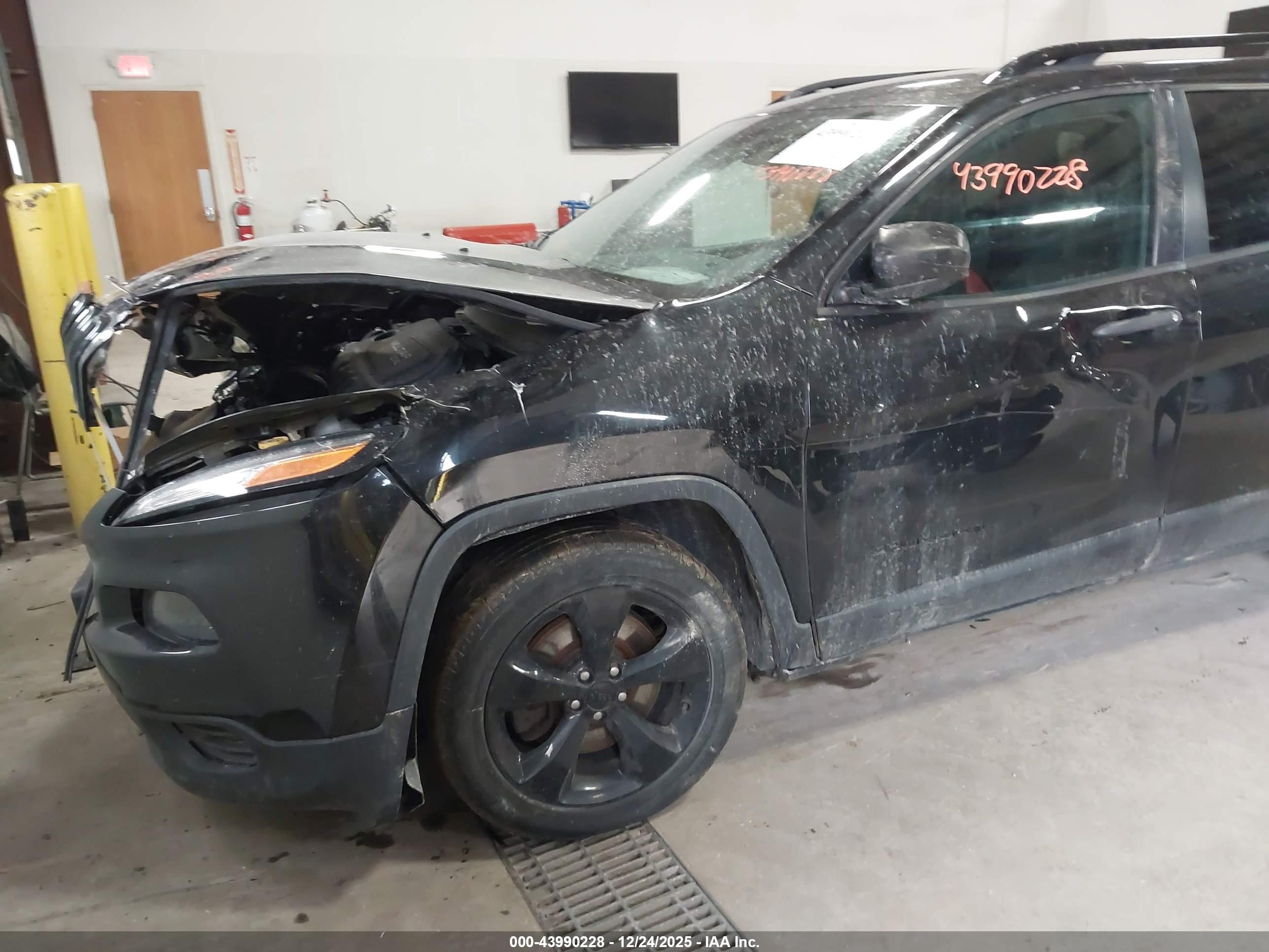 JEEP CHEROKEE image 6