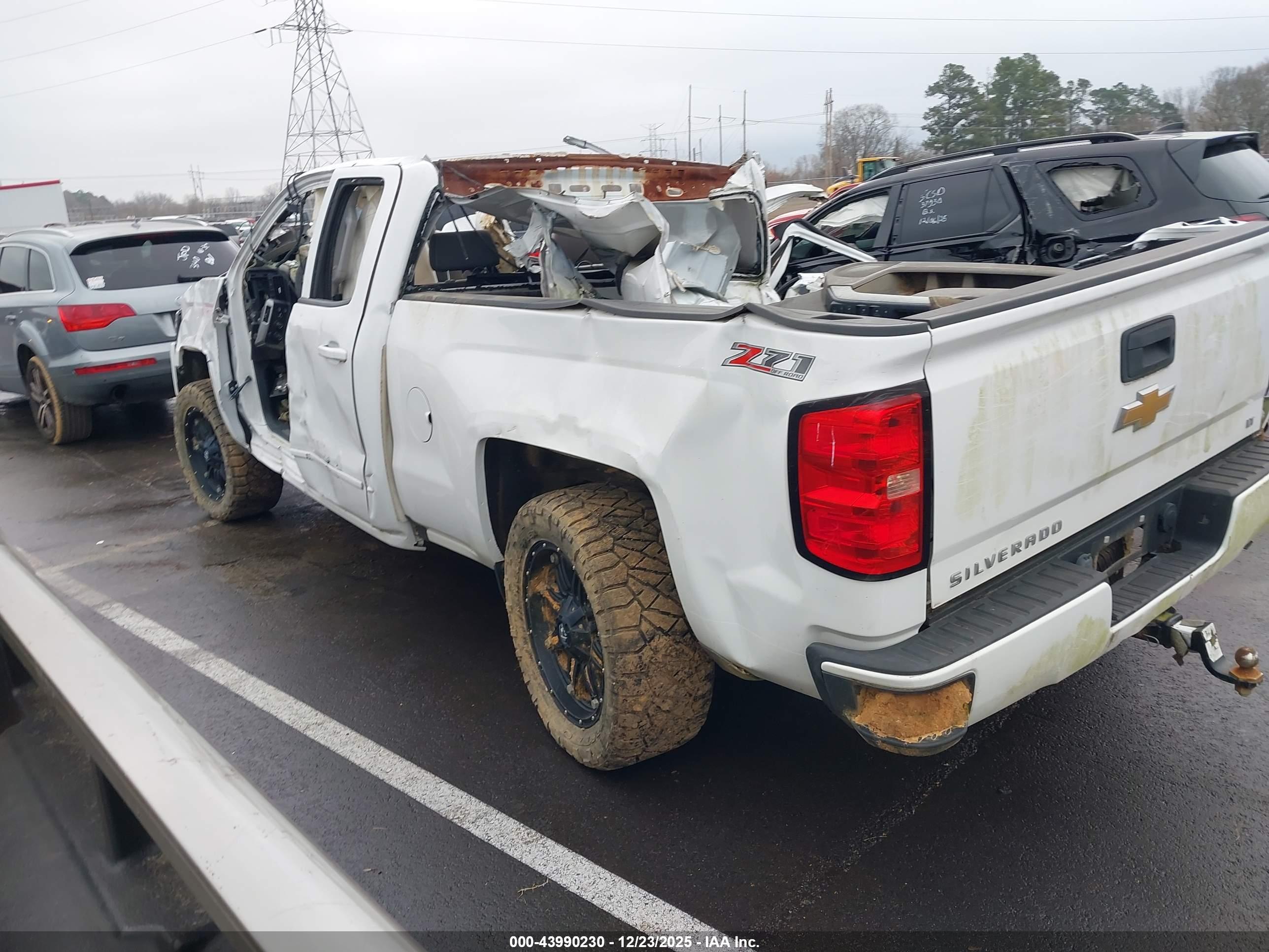 CHEVROLET SILVERADO image 3