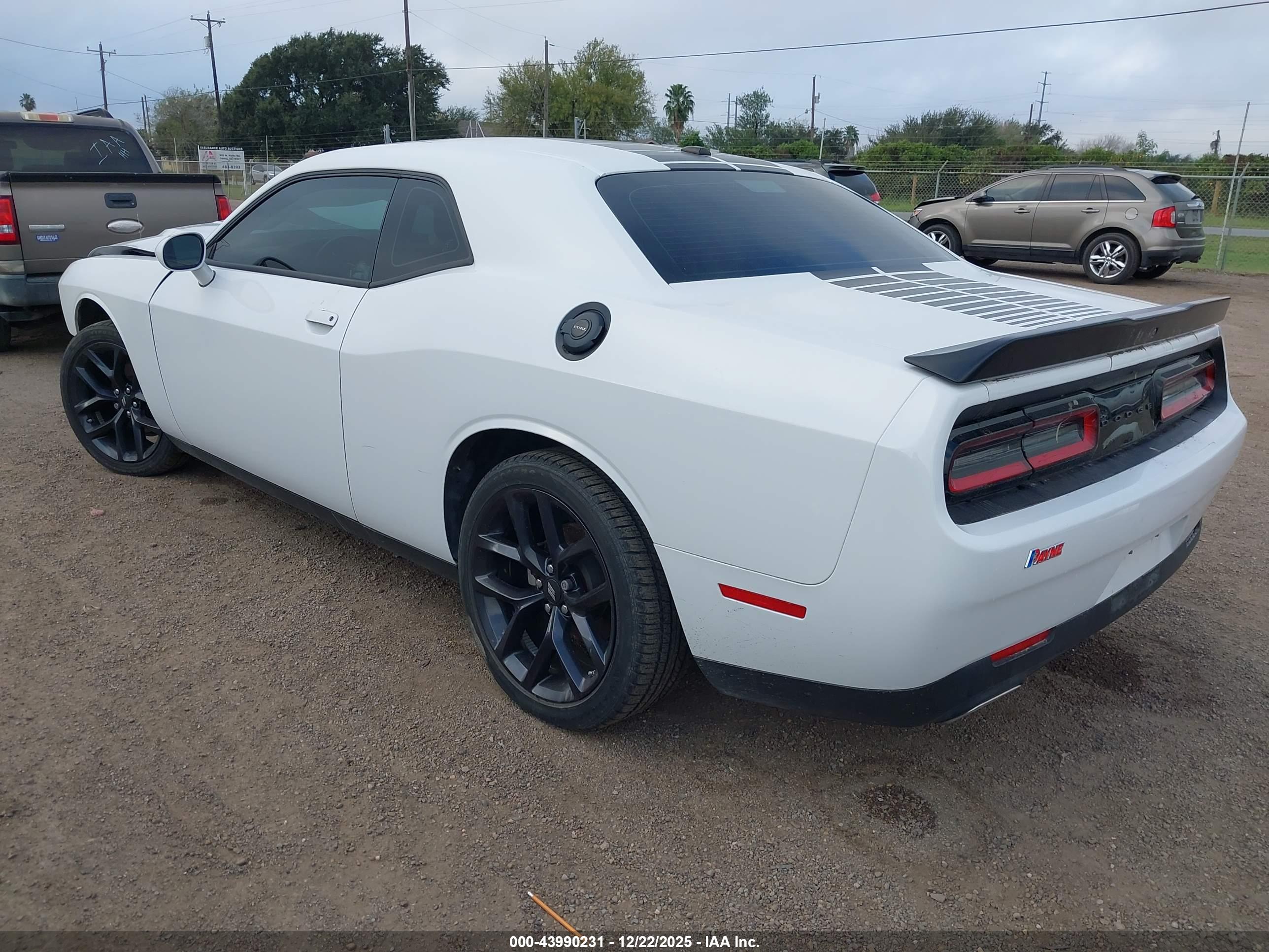 DODGE CHALLENGER image 3