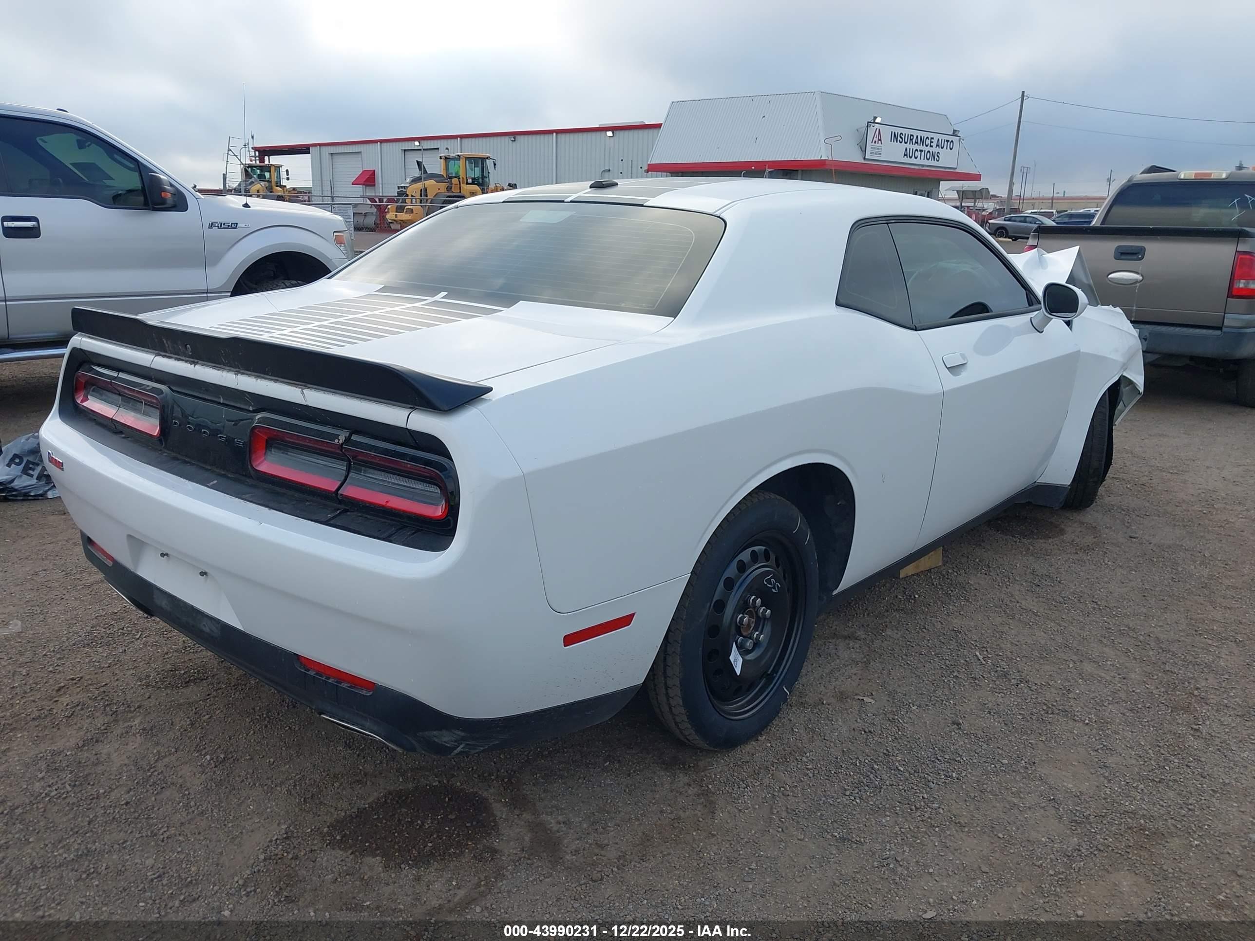 DODGE CHALLENGER image 4