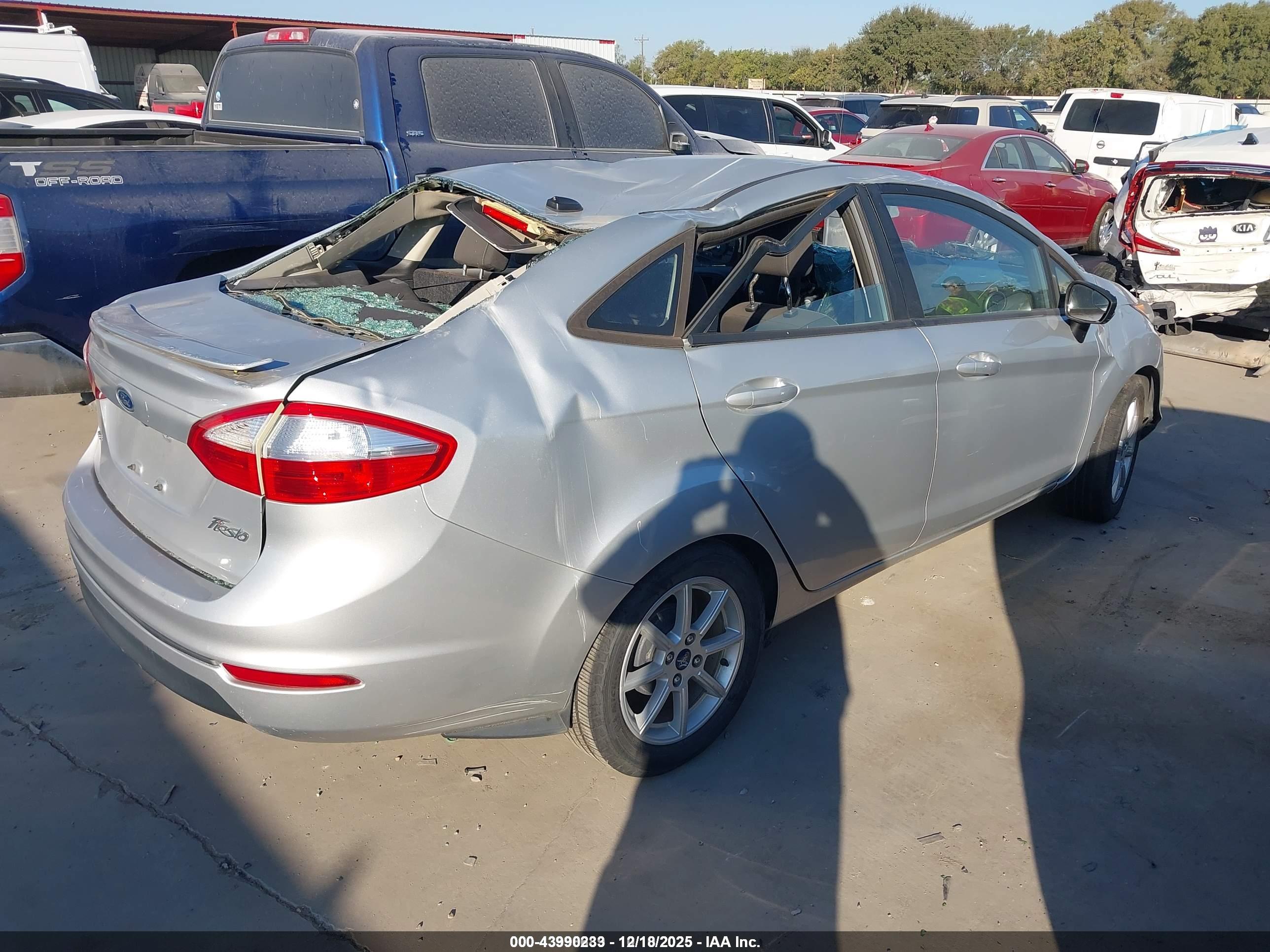 FORD FIESTA image 4