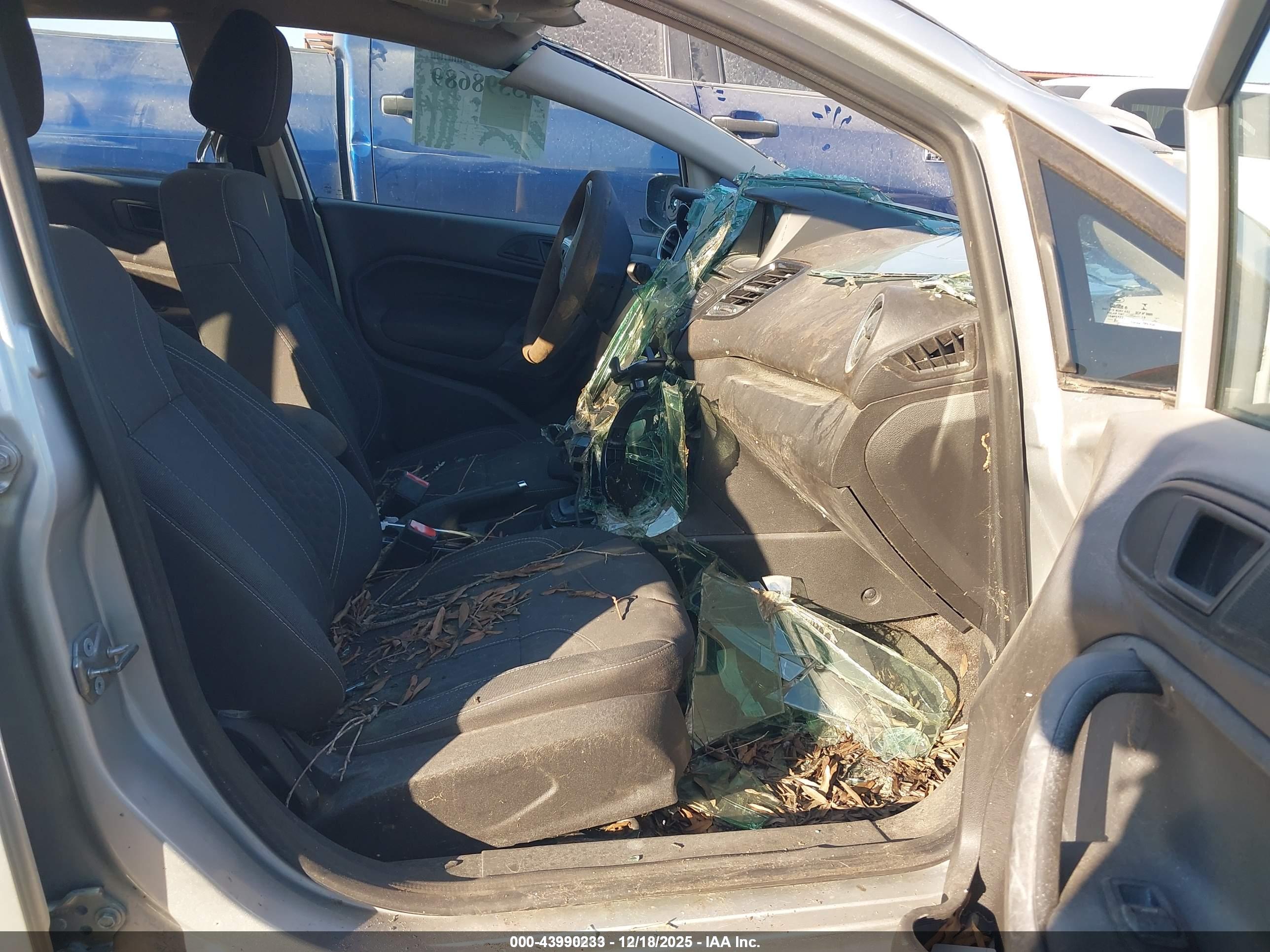 FORD FIESTA image 5