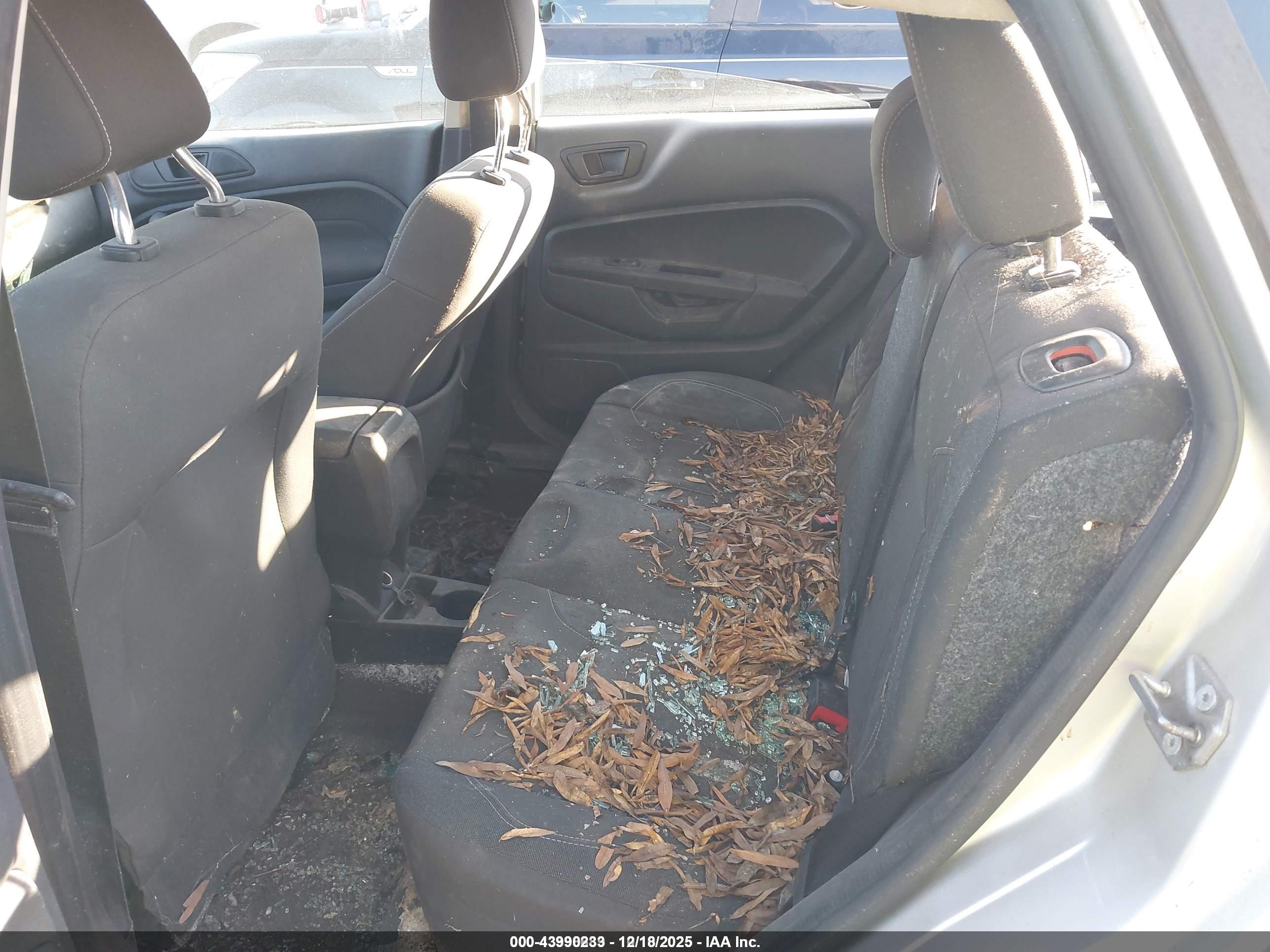 FORD FIESTA image 8